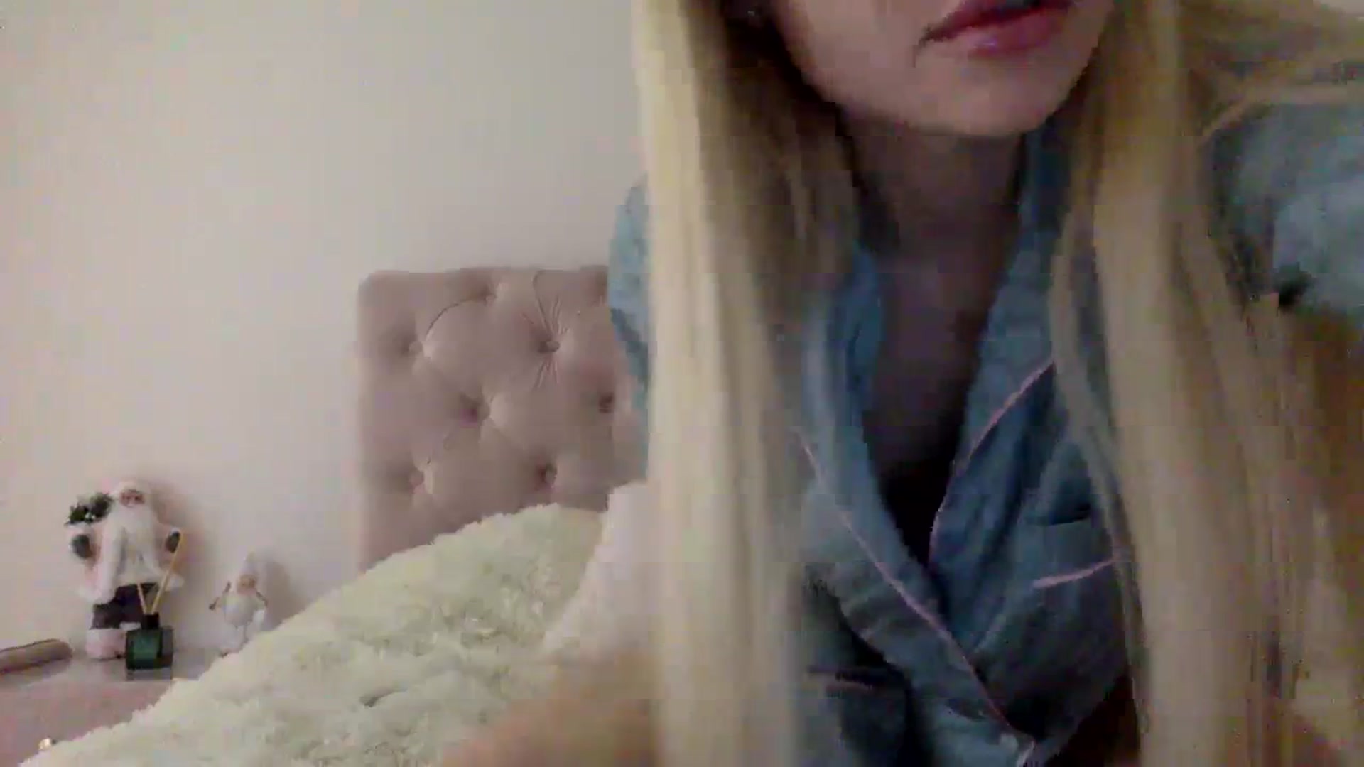 Gallery image thumbnail from StellaSol's myfreecams stream on, 12/15/2023, 08:35 image 10 of 20