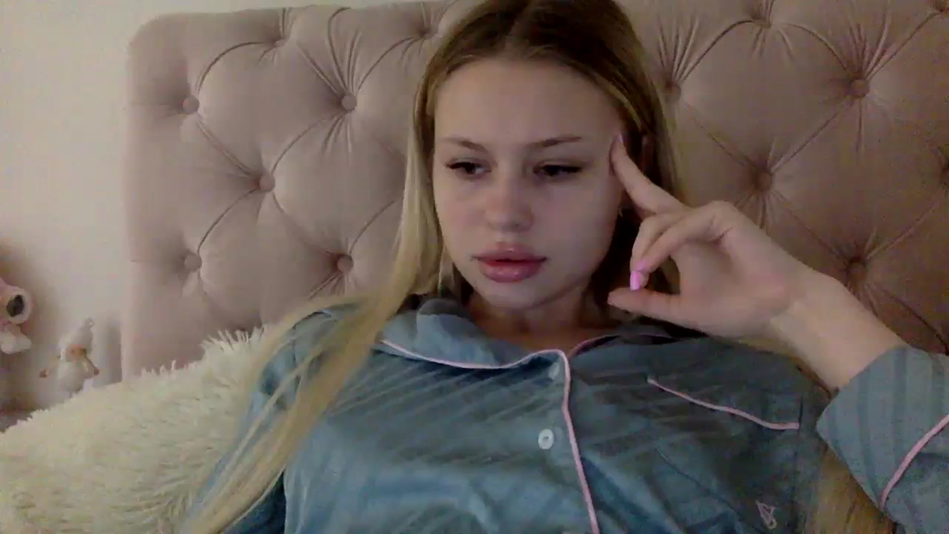 Gallery image thumbnail from StellaSol's myfreecams stream on, 12/15/2023, 08:35 image 19 of 20
