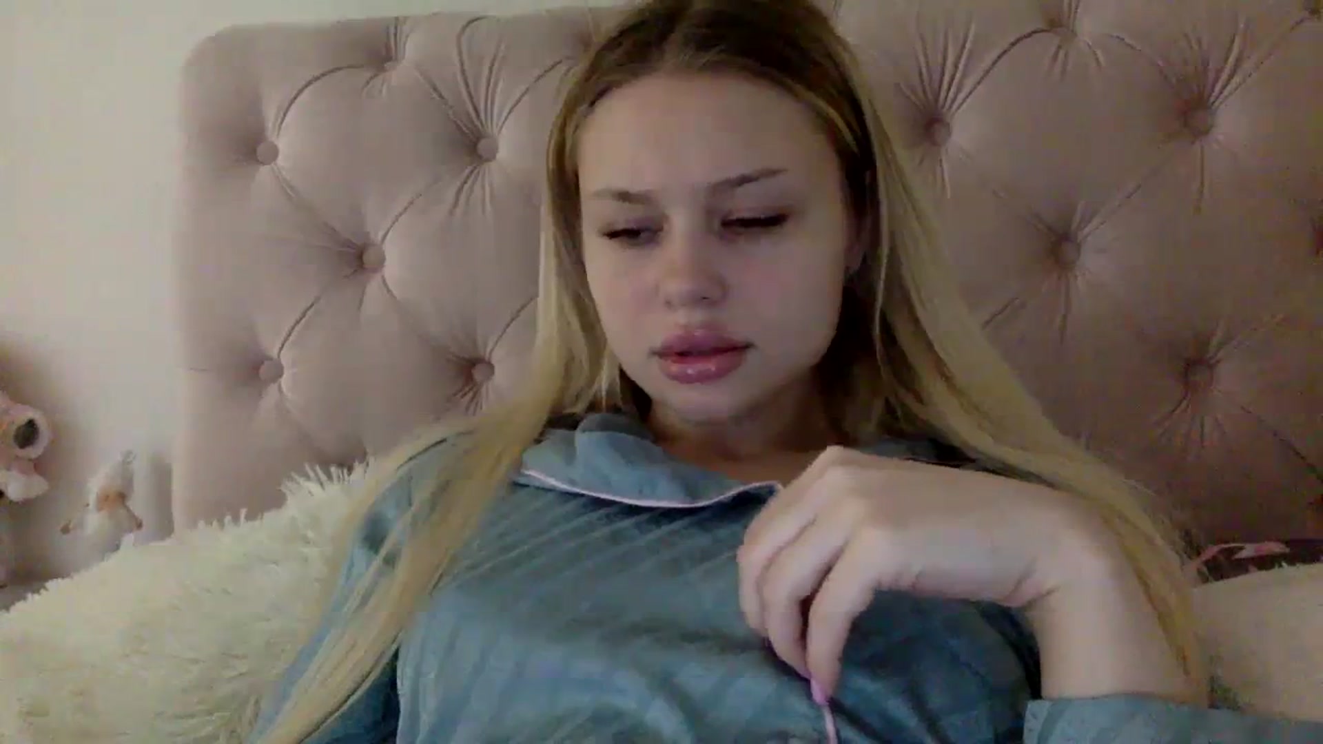 Gallery image thumbnail from StellaSol's myfreecams stream on, 12/15/2023, 08:35 image 15 of 20