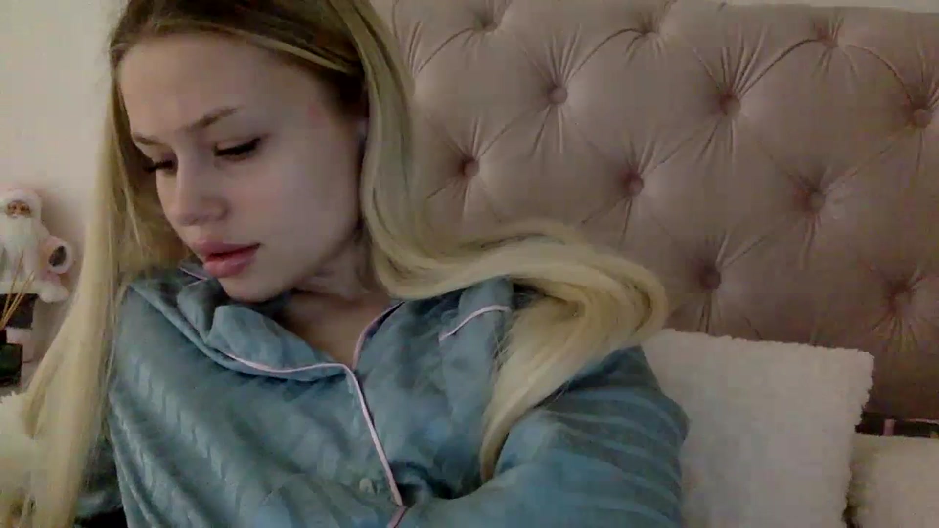 Gallery image thumbnail from StellaSol's myfreecams stream on, 12/15/2023, 08:35 image 20 of 20