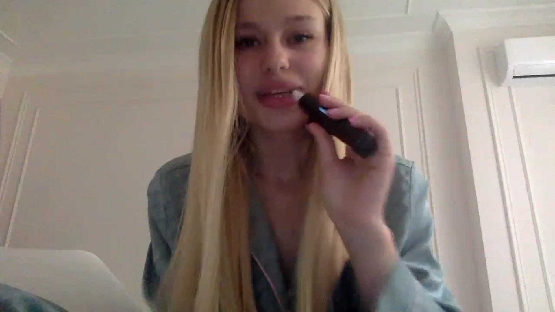 Gallery image thumbnail from StellaSol's myfreecams stream on, 12/17/2023, 13:31 image 7 of 20