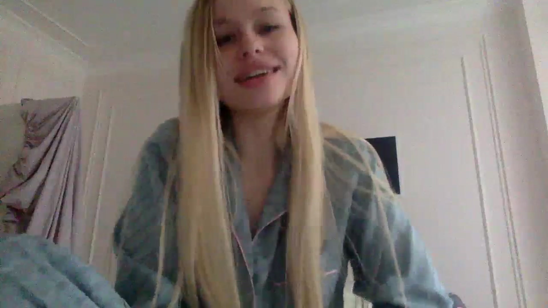 Gallery image thumbnail from StellaSol's myfreecams stream on, 12/17/2023, 13:31 image 11 of 20