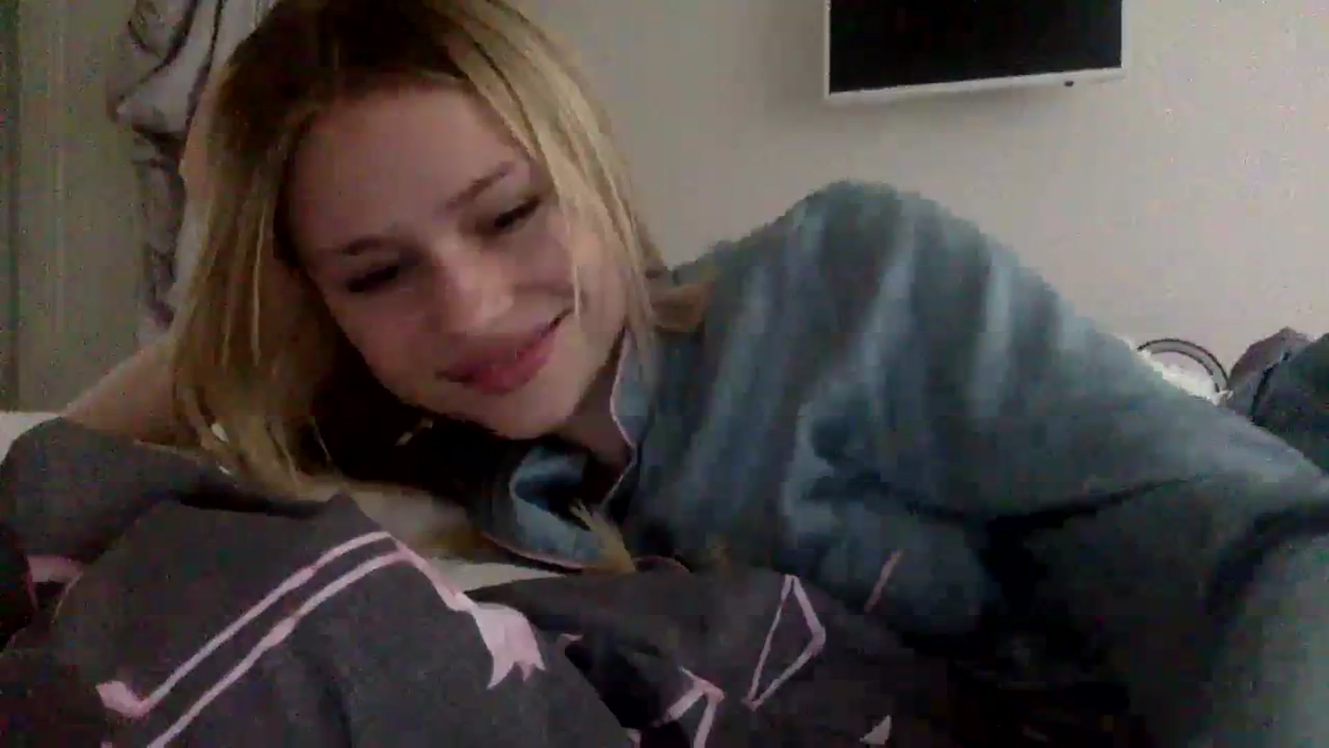 Gallery image thumbnail from StellaSol's myfreecams stream on, 12/17/2023, 13:31 image 10 of 20