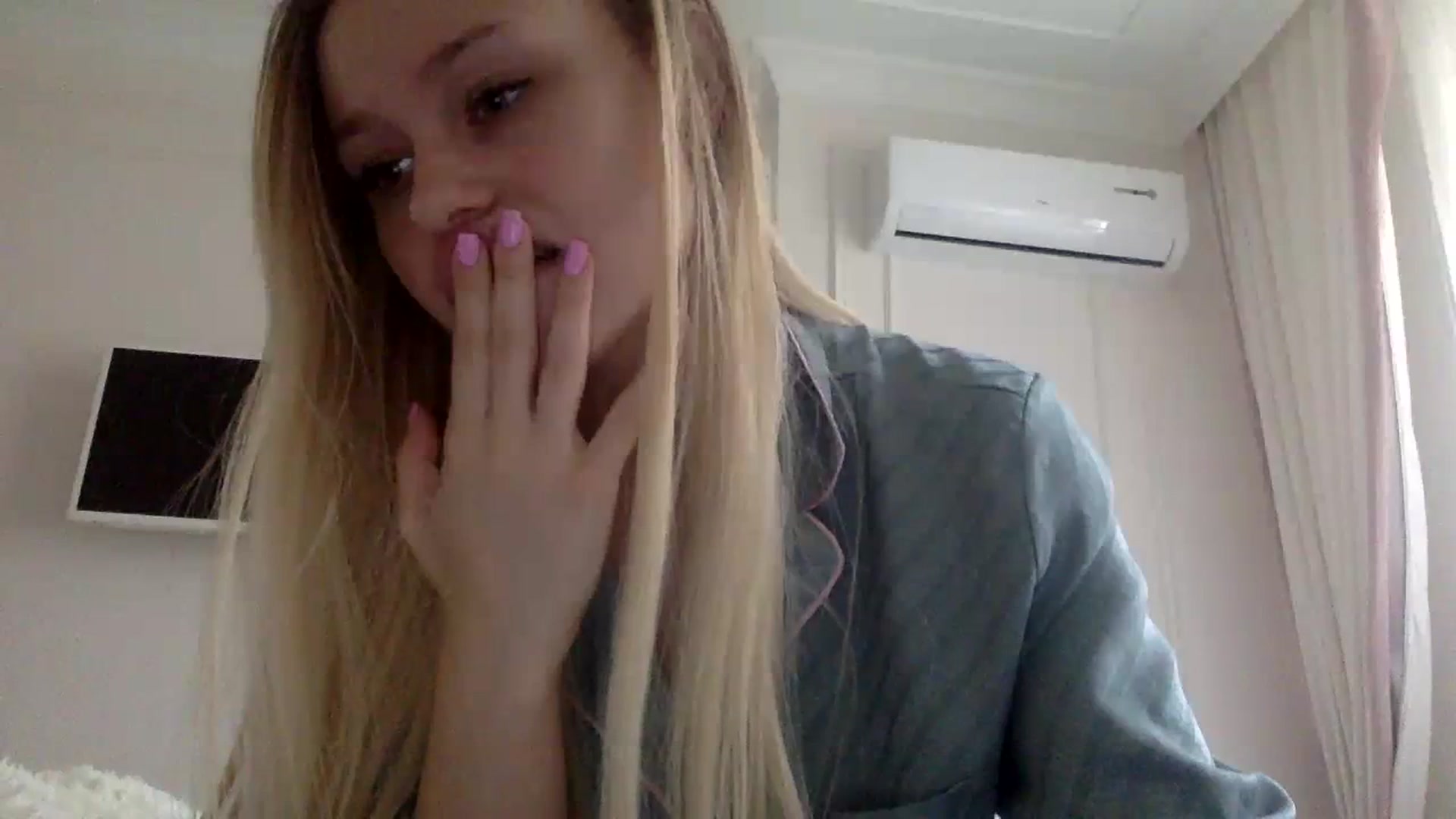 Gallery image thumbnail from StellaSol's myfreecams stream on, 12/17/2023, 13:31 image 4 of 20