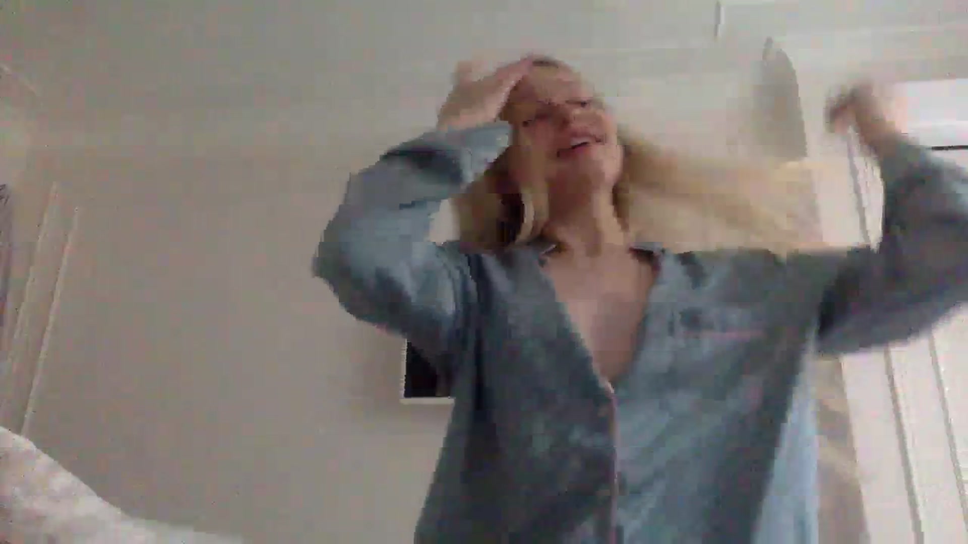 Gallery image thumbnail from StellaSol's myfreecams stream on, 12/17/2023, 13:31 image 9 of 20