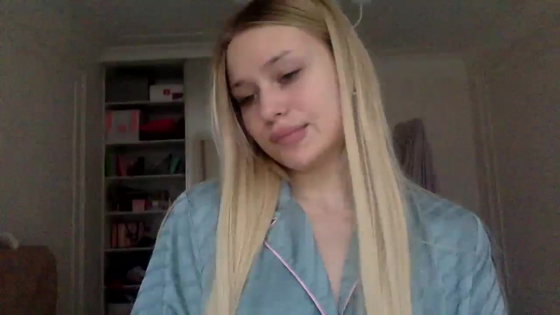 Gallery image thumbnail from StellaSol's myfreecams stream on, 12/17/2023, 13:31 image 1 of 20