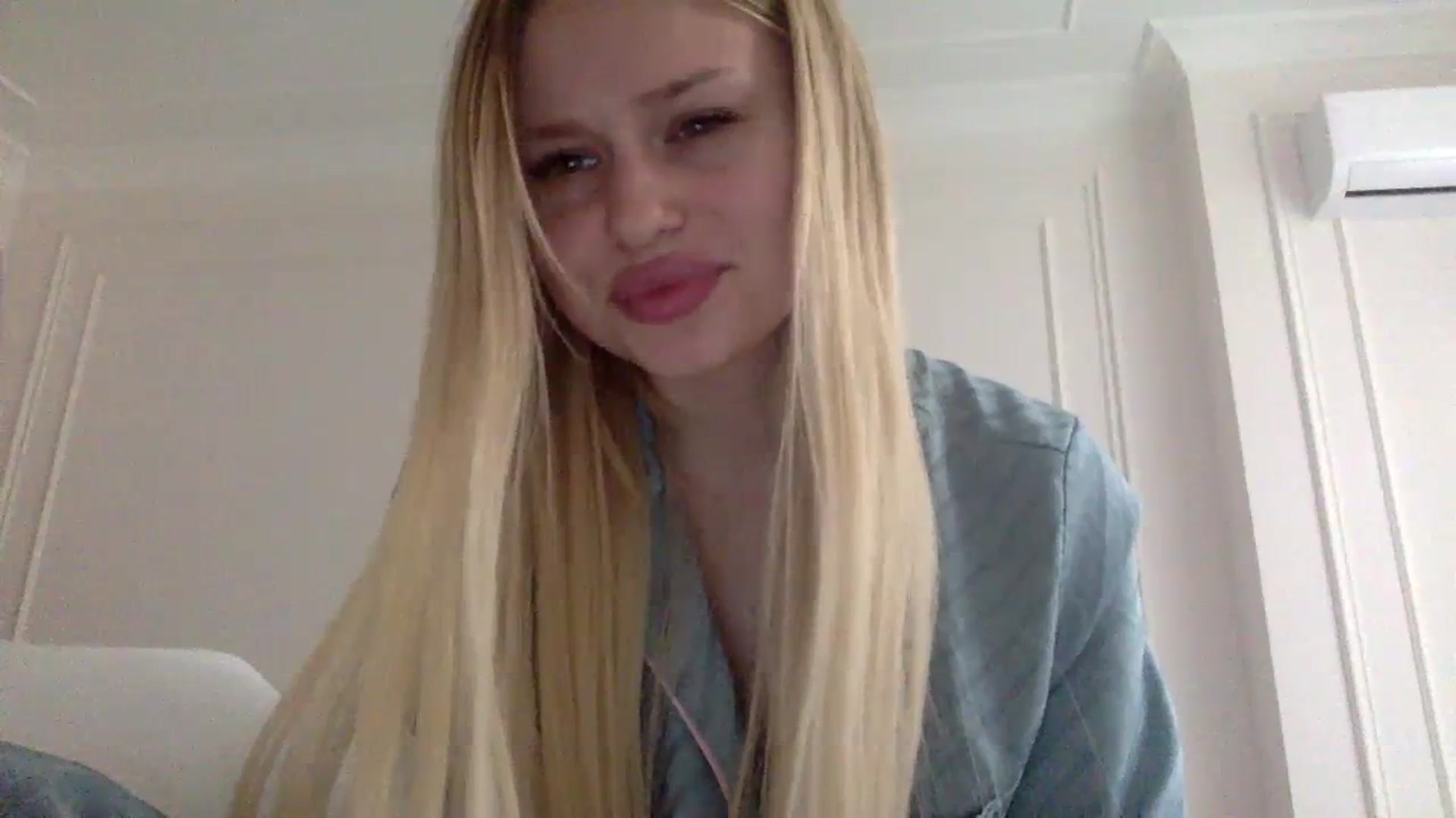 Gallery image thumbnail from StellaSol's myfreecams stream on, 12/17/2023, 13:31 image 8 of 20