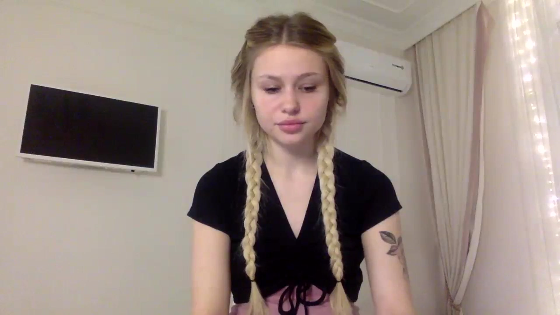 Gallery image thumbnail from StellaSol's myfreecams stream on, 12/21/2023, 14:52 image 4 of 20