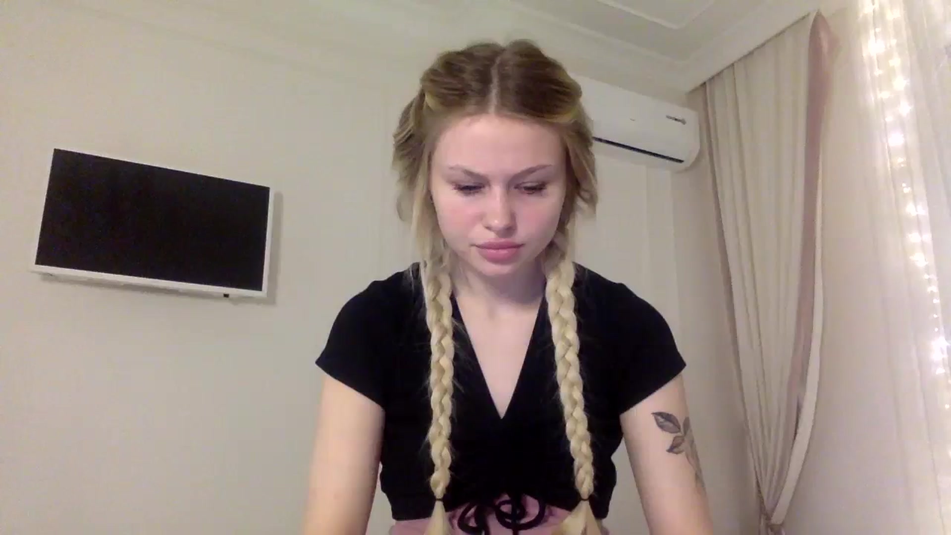 Gallery image thumbnail from StellaSol's myfreecams stream on, 12/21/2023, 14:52 image 1 of 20