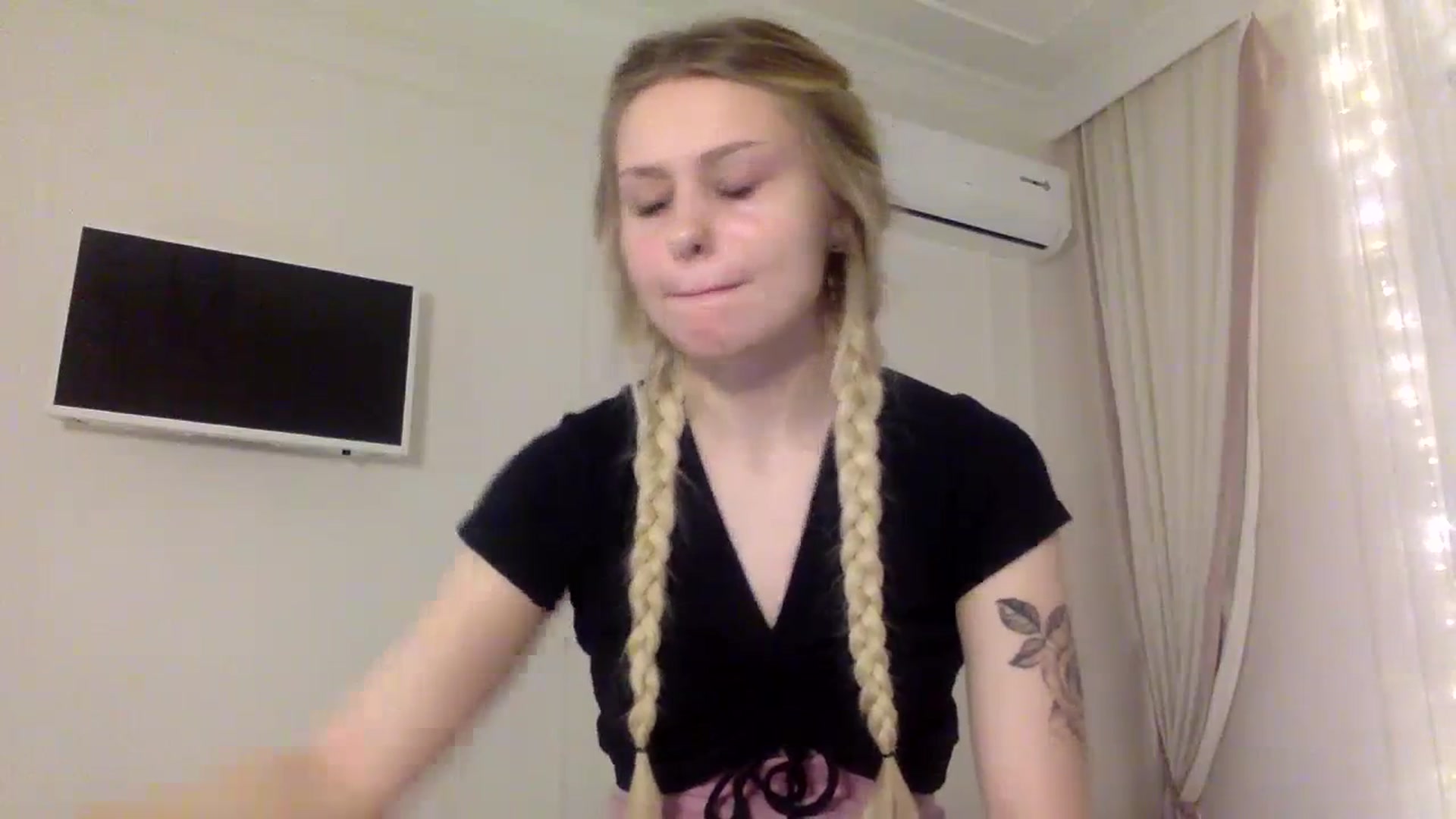 Gallery image thumbnail from StellaSol's myfreecams stream on, 12/21/2023, 14:52 image 2 of 20