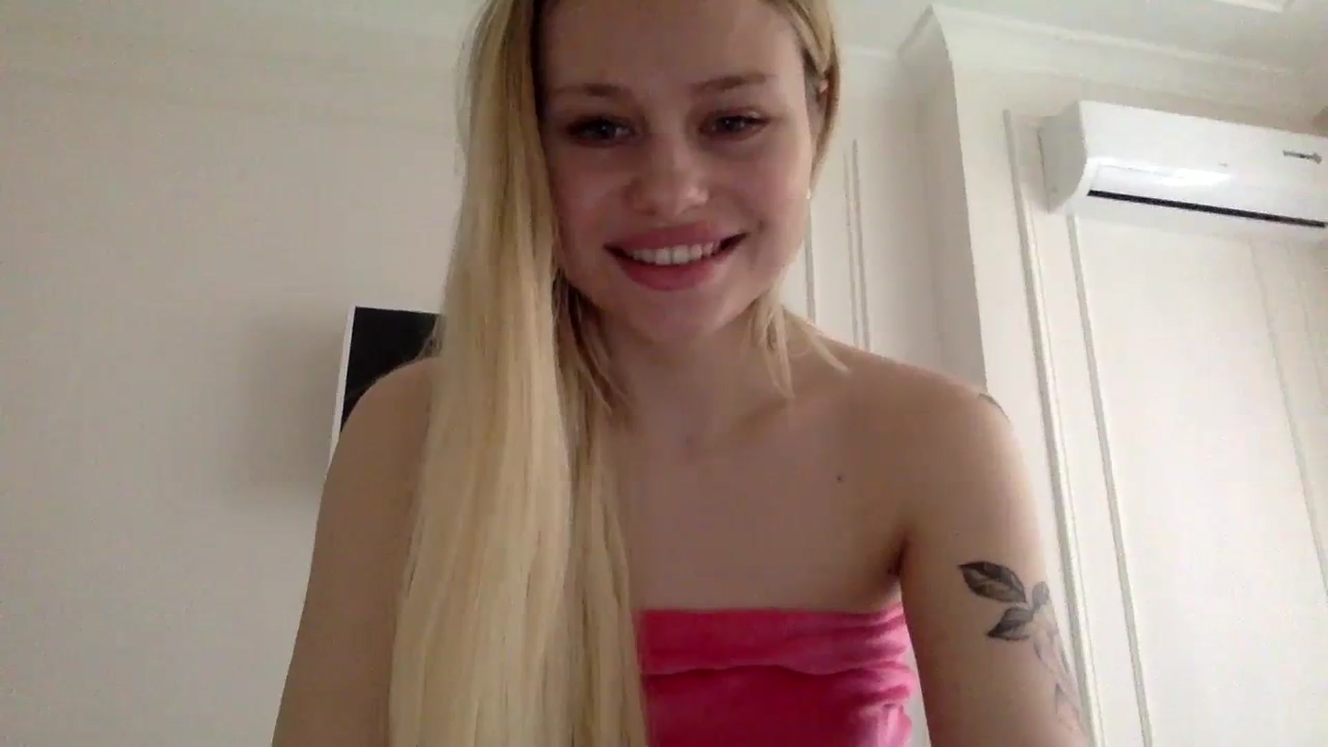 Gallery image thumbnail from StellaSol's myfreecams stream on, 12/23/2023, 12:07 image 12 of 20