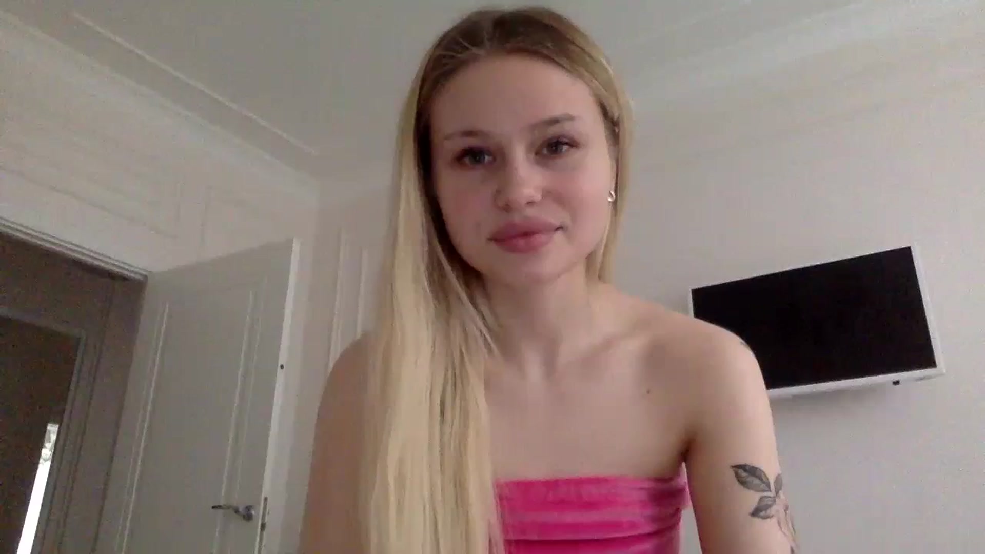 Gallery image thumbnail from StellaSol's myfreecams stream on, 12/23/2023, 12:07 image 1 of 20