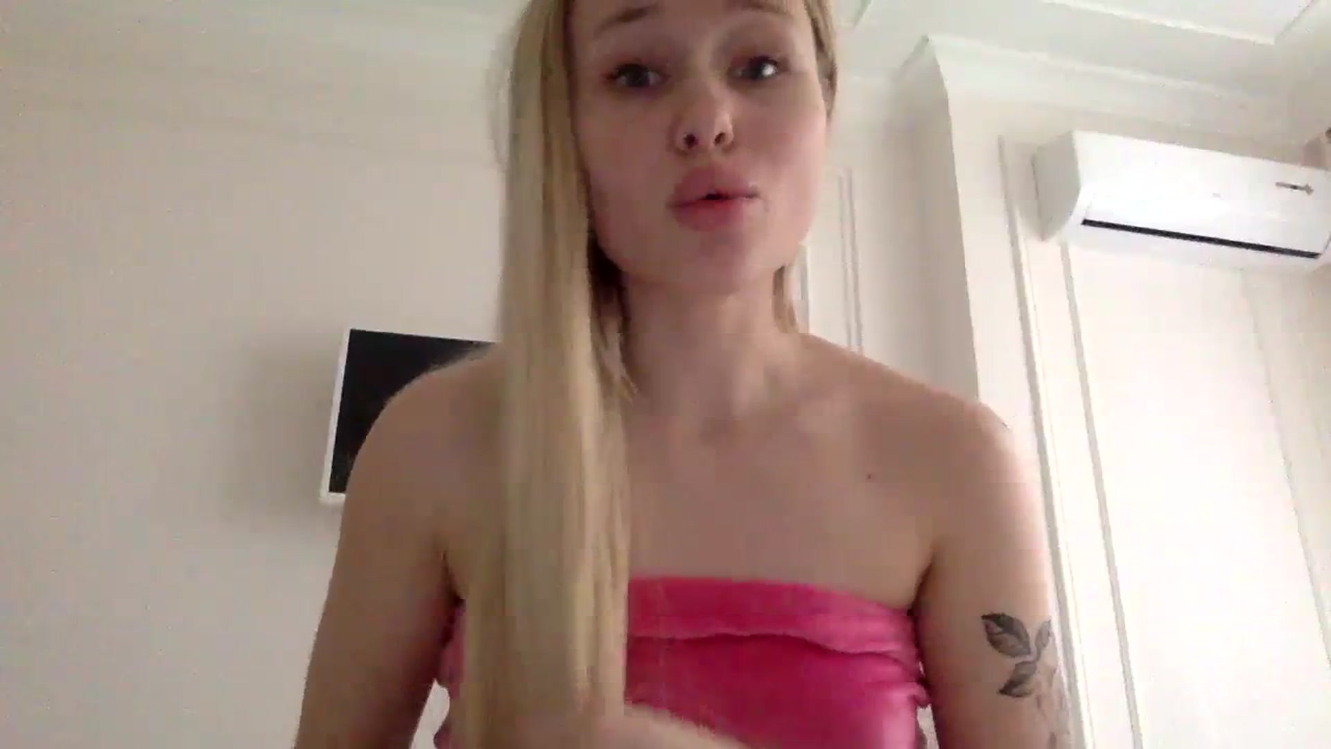 Gallery image thumbnail from StellaSol's myfreecams stream on, 12/23/2023, 12:07 image 11 of 20