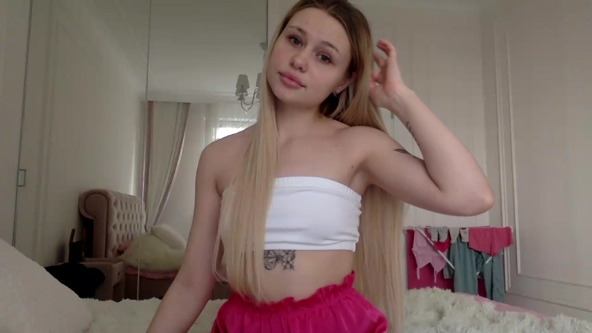 Gallery image thumbnail from StellaSol's myfreecams stream on, 12/28/2023, 13:01 image 4 of 20