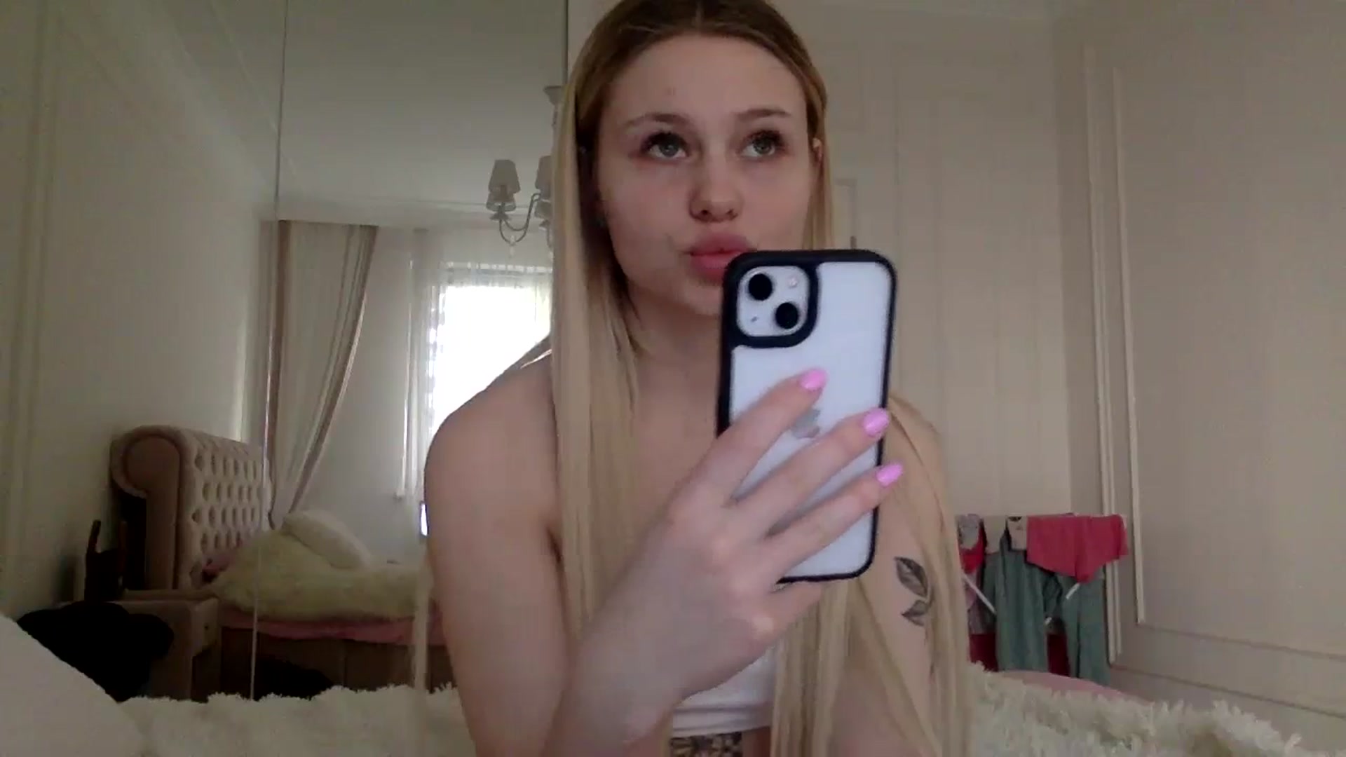Gallery image thumbnail from StellaSol's myfreecams stream on, 12/28/2023, 13:01 image 11 of 20