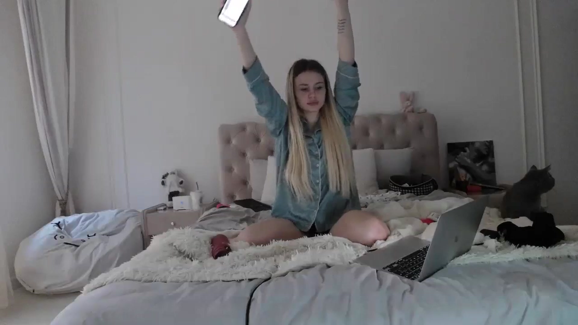 Gallery image thumbnail from StellaSol's myfreecams stream on, 01/06/2024, 13:09 image 19 of 20
