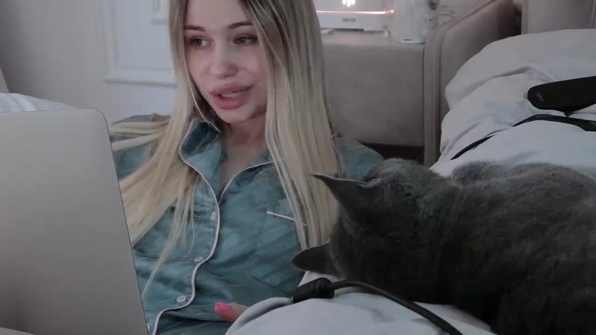 Gallery image thumbnail from StellaSol's myfreecams stream on, 01/06/2024, 13:09 image 2 of 20