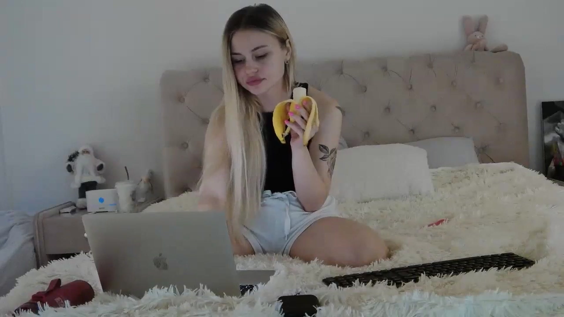 Gallery image thumbnail from StellaSol's myfreecams stream on, 01/06/2024, 14:22 image 2 of 20