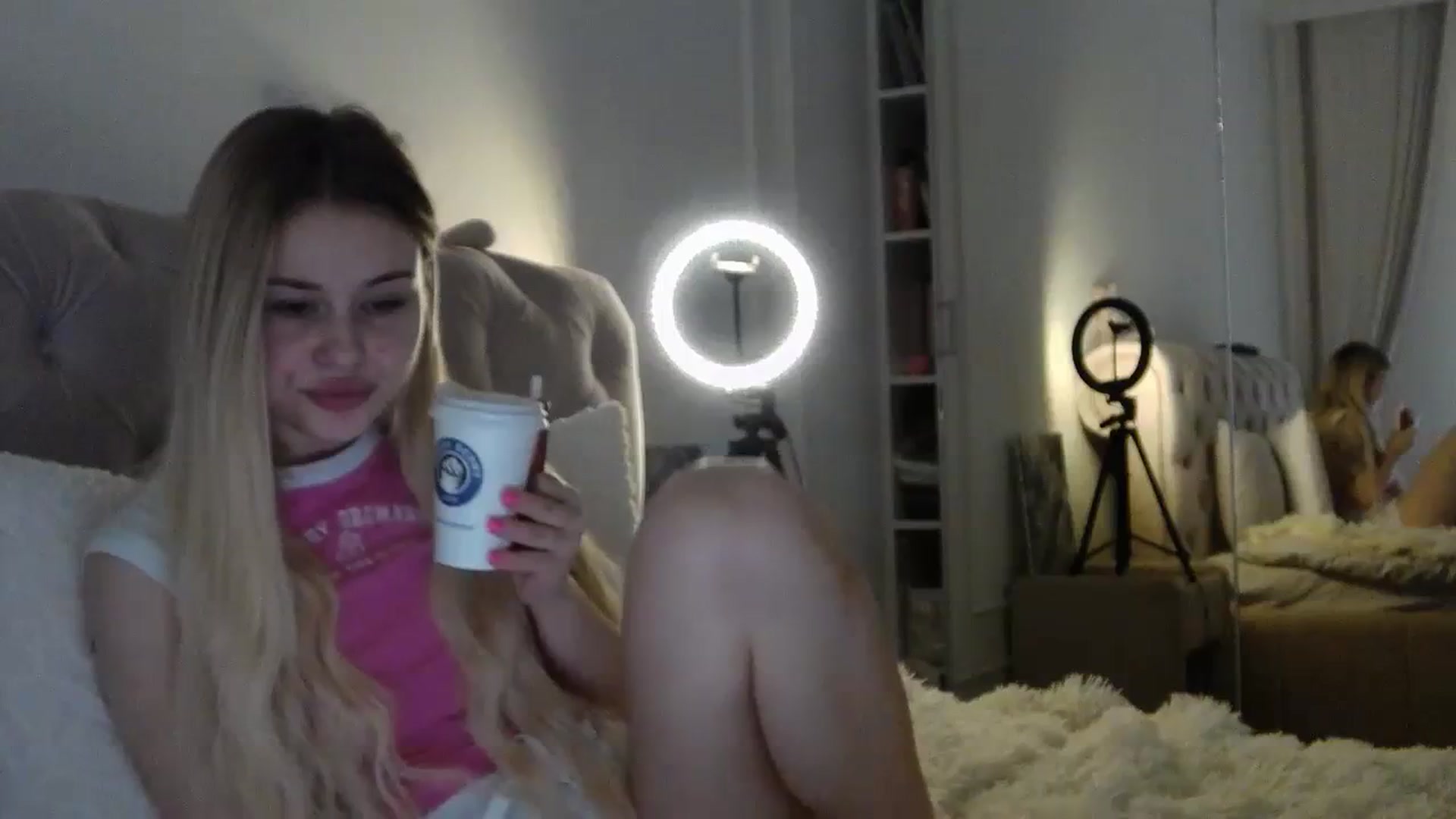 Gallery image thumbnail from StellaSol's myfreecams stream on, 01/08/2024, 10:56 image 17 of 20