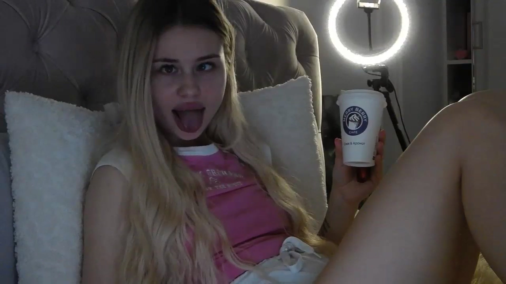 Gallery image thumbnail from StellaSol's myfreecams stream on, 01/08/2024, 10:56 image 19 of 20