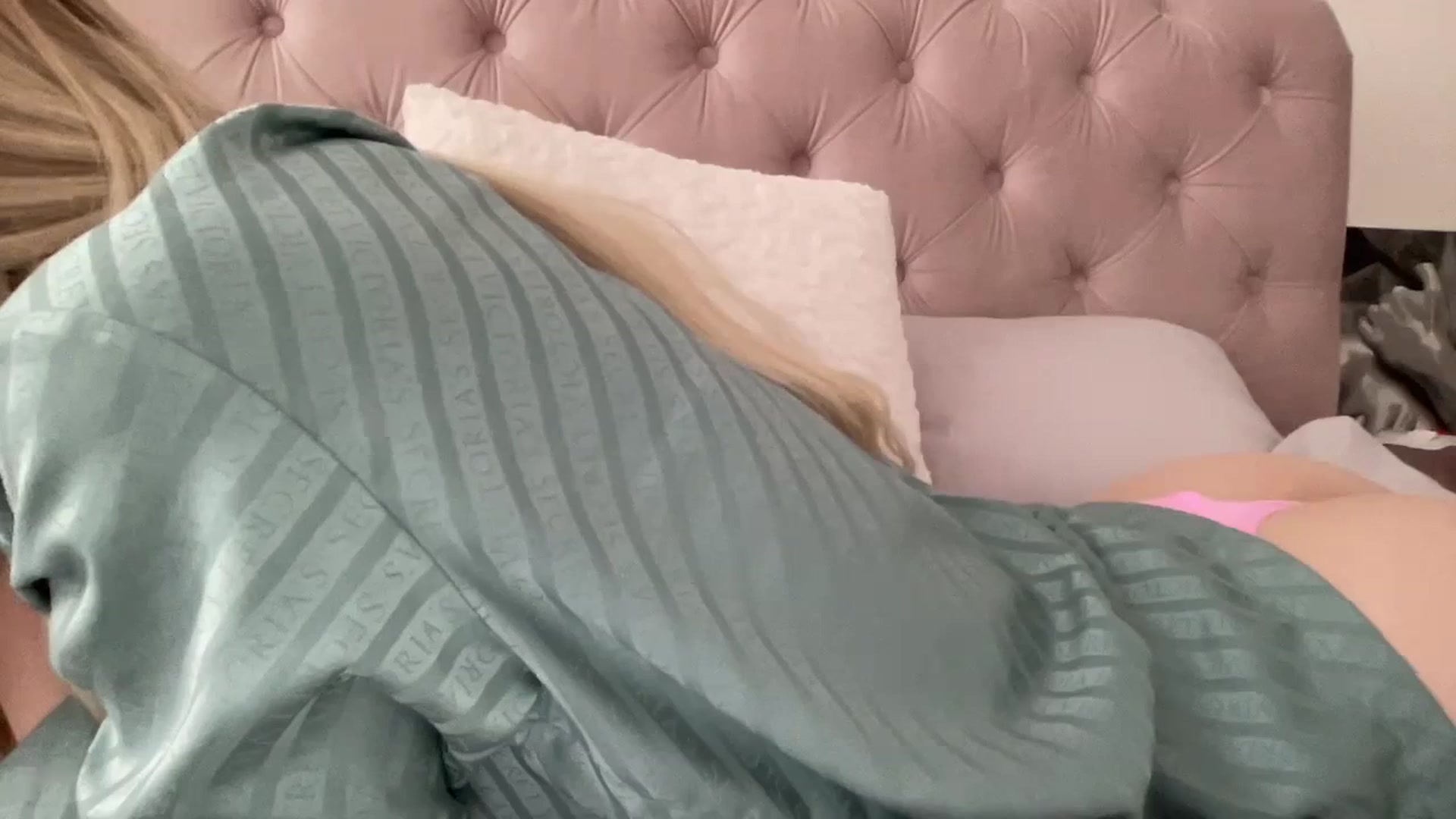 Gallery image thumbnail from StellaSol's myfreecams stream on, 01/09/2024, 12:03 image 16 of 20