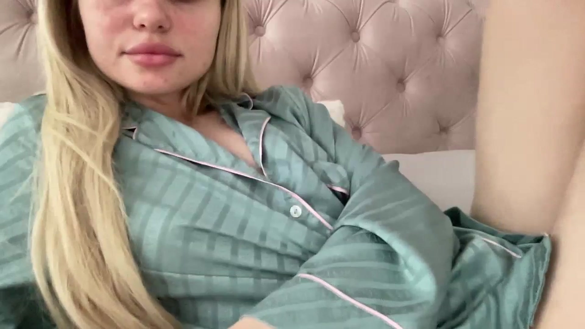 Gallery image thumbnail from StellaSol's myfreecams stream on, 01/09/2024, 12:03 image 9 of 20