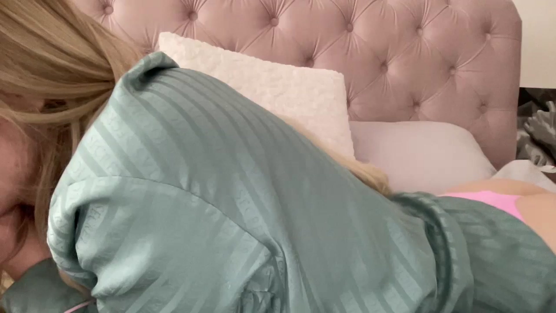 Gallery image thumbnail from StellaSol's myfreecams stream on, 01/09/2024, 12:03 image 20 of 20