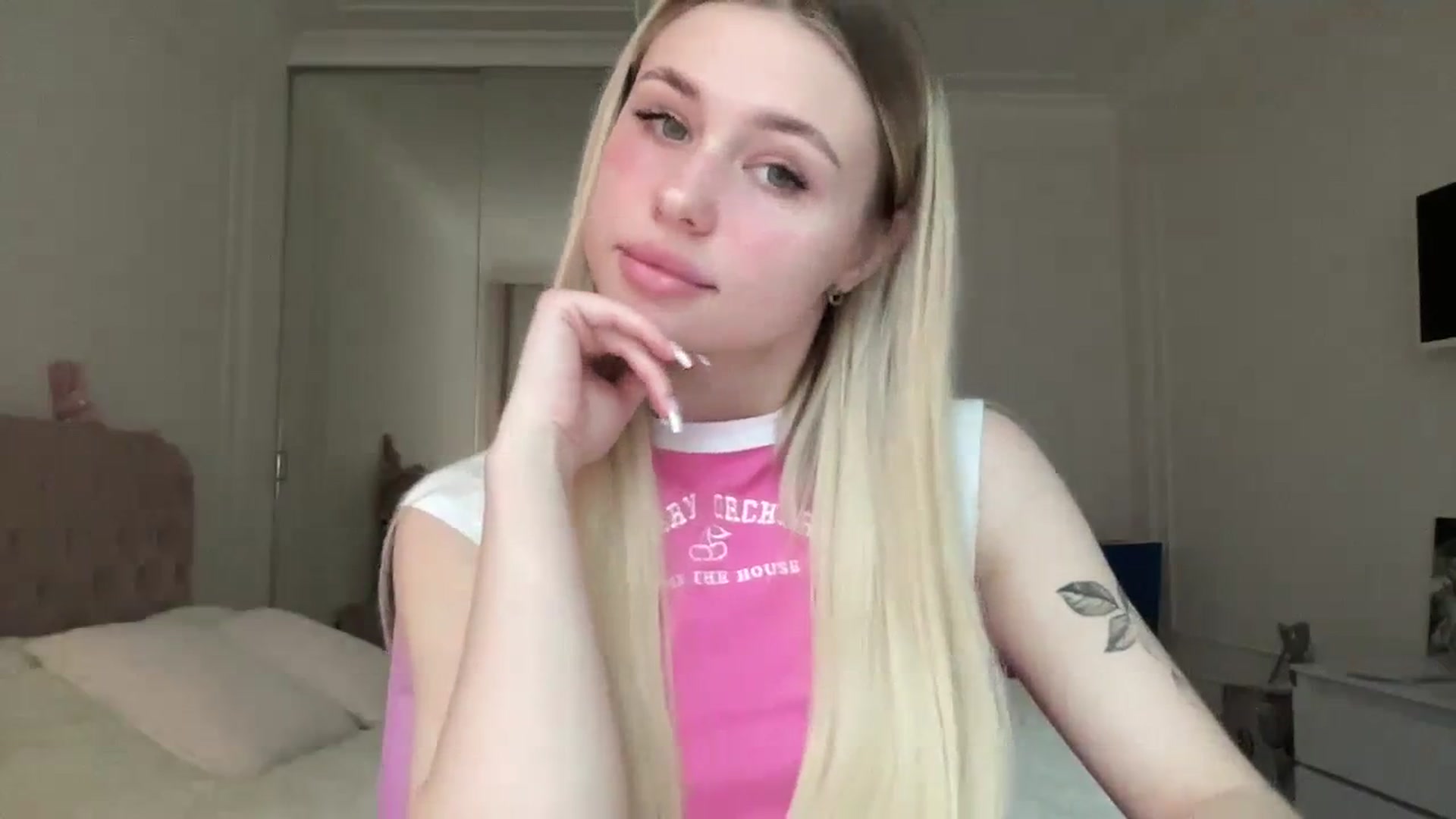 Gallery image thumbnail from StellaSol's myfreecams stream on, 01/24/2024, 07:27 image 9 of 20