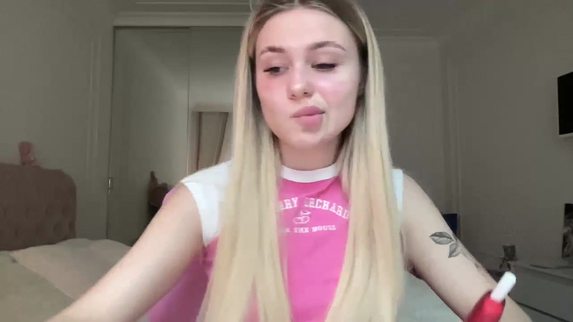 Gallery image thumbnail from StellaSol's myfreecams stream on, 01/24/2024, 07:27 image 10 of 20