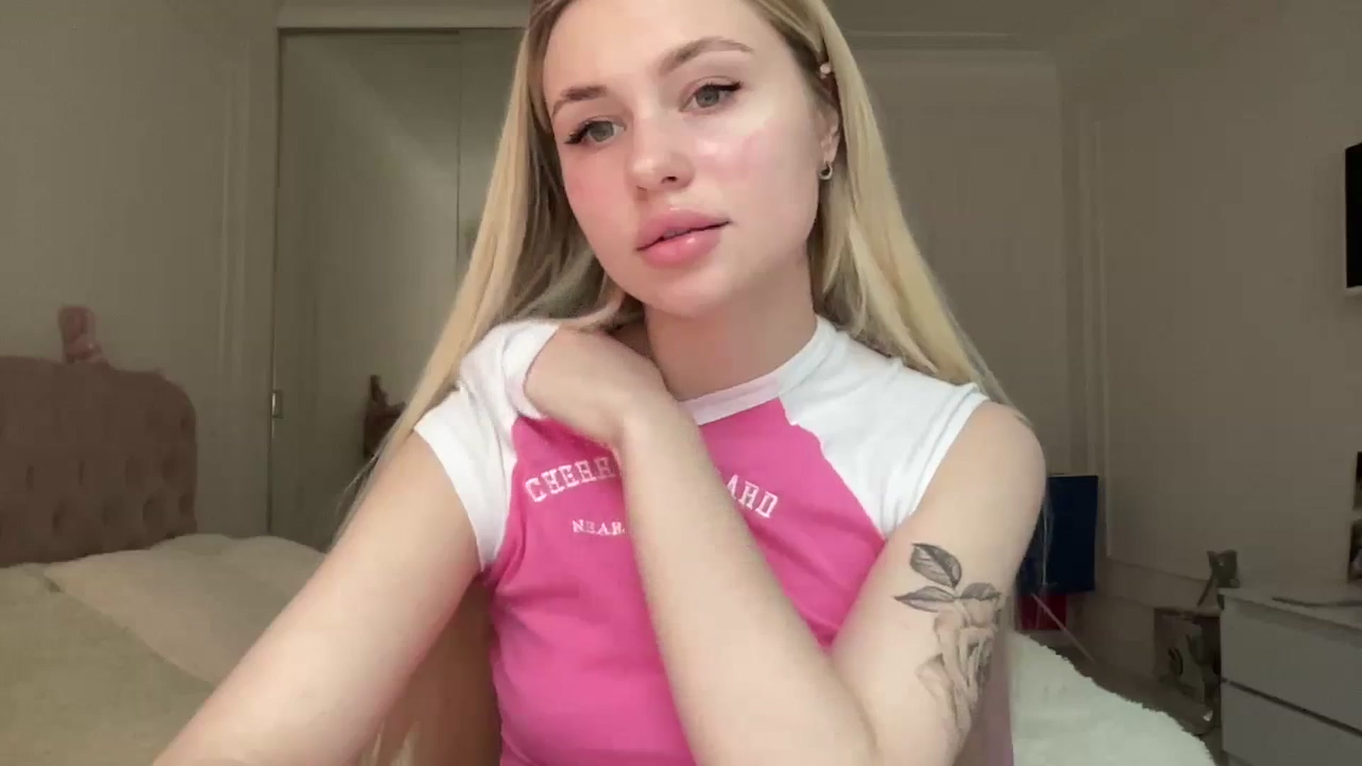 Gallery image thumbnail from StellaSol's myfreecams stream on, 01/24/2024, 08:39 image 13 of 20