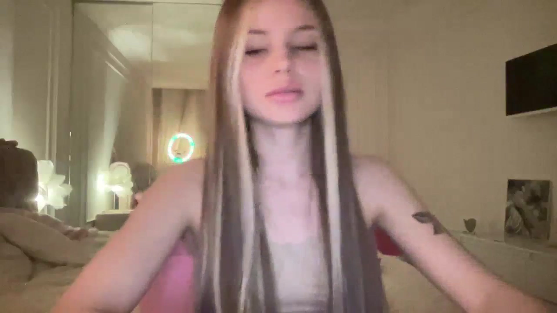 Gallery image thumbnail from StellaSol's myfreecams stream on, 02/09/2024, 18:39 image 17 of 20