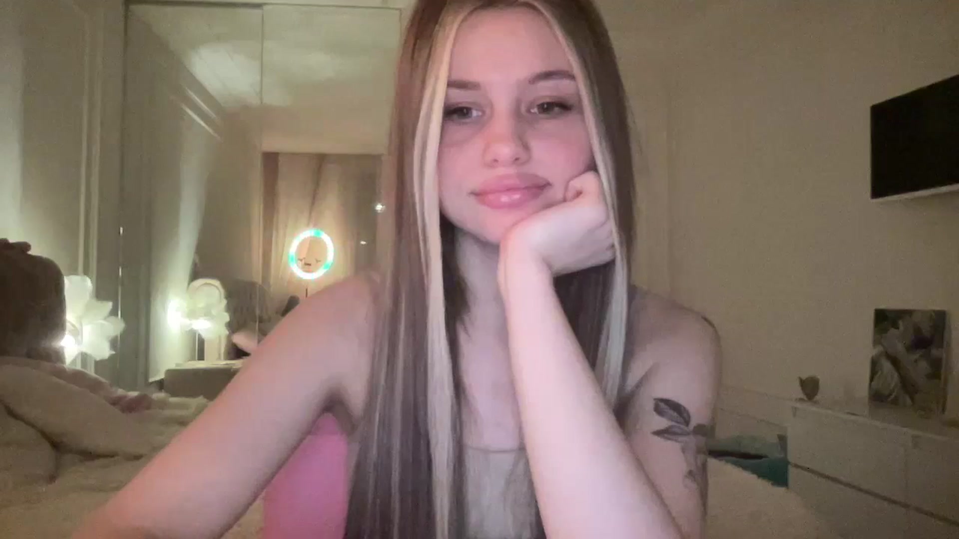 Gallery image thumbnail from StellaSol's myfreecams stream on, 02/09/2024, 18:39 image 9 of 20