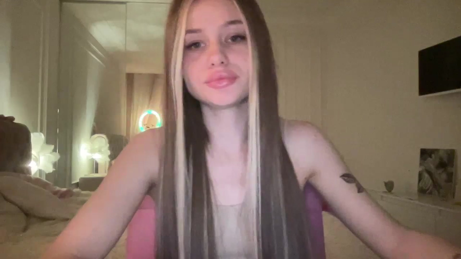 Gallery image thumbnail from StellaSol's myfreecams stream on, 02/09/2024, 18:39 image 7 of 20