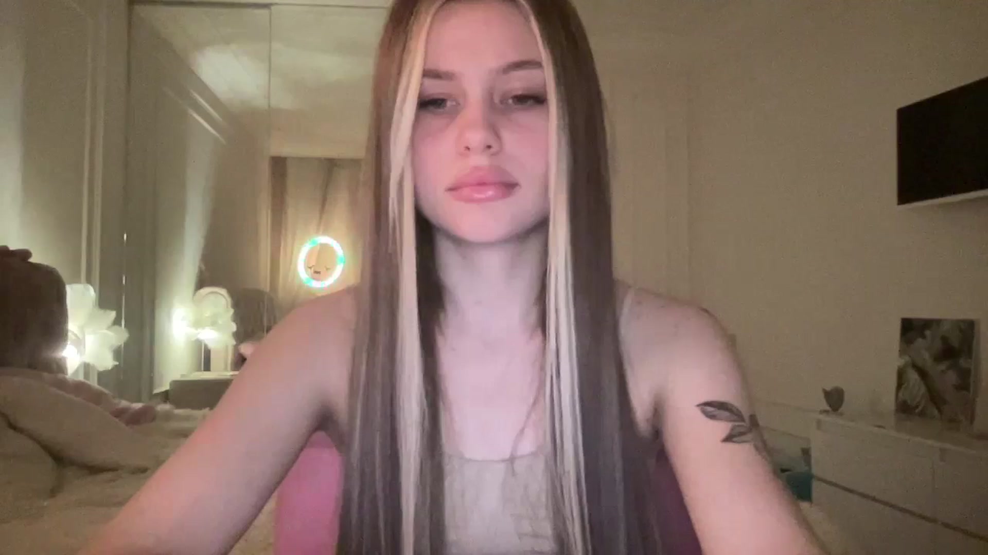 Gallery image thumbnail from StellaSol's myfreecams stream on, 02/09/2024, 18:39 image 5 of 20