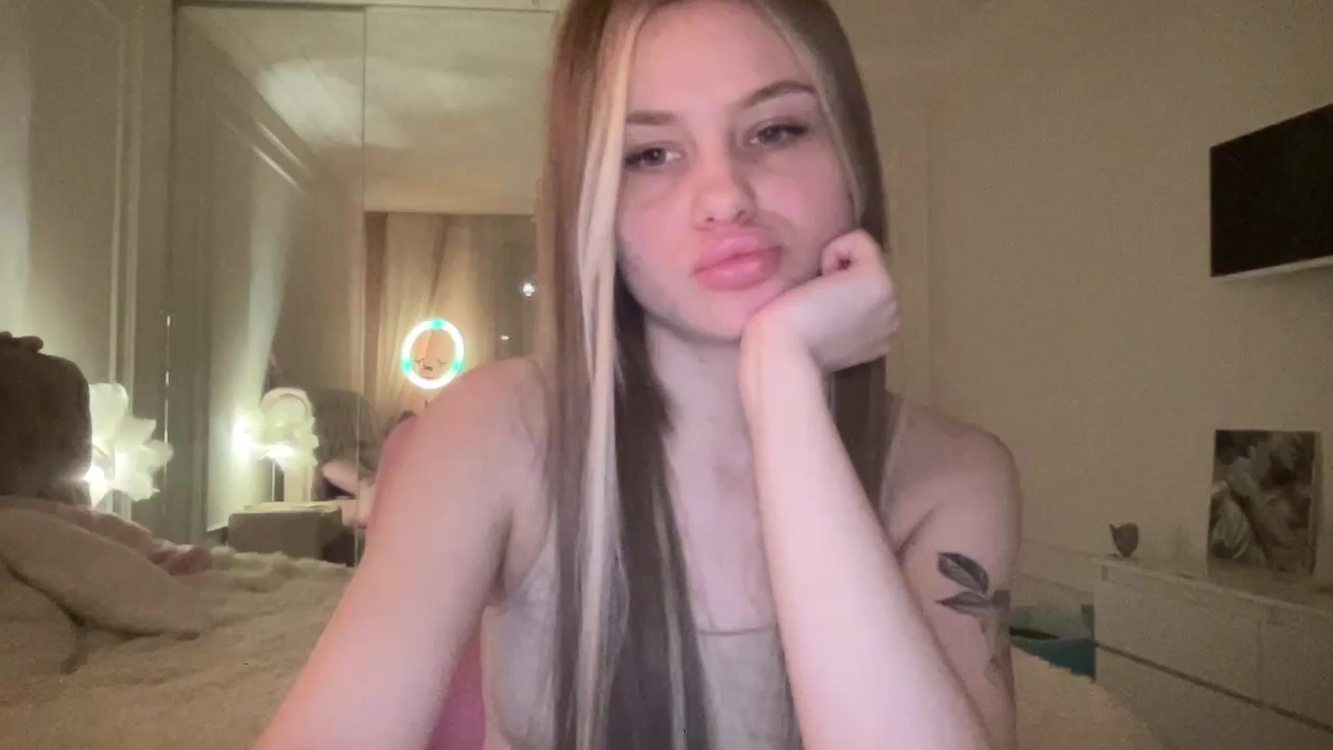 Gallery image thumbnail from StellaSol's myfreecams stream on, 02/09/2024, 18:39 image 15 of 20