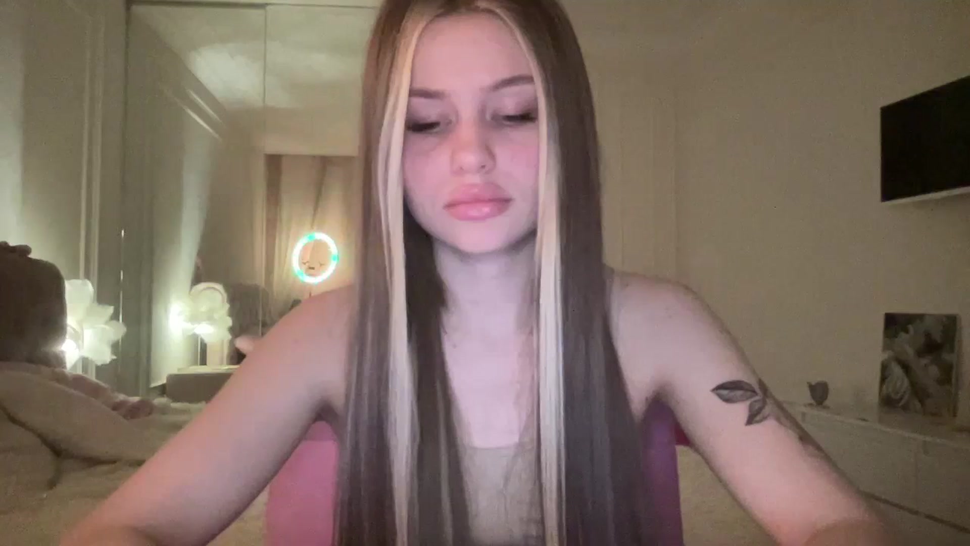 Gallery image thumbnail from StellaSol's myfreecams stream on, 02/09/2024, 18:39 image 10 of 20