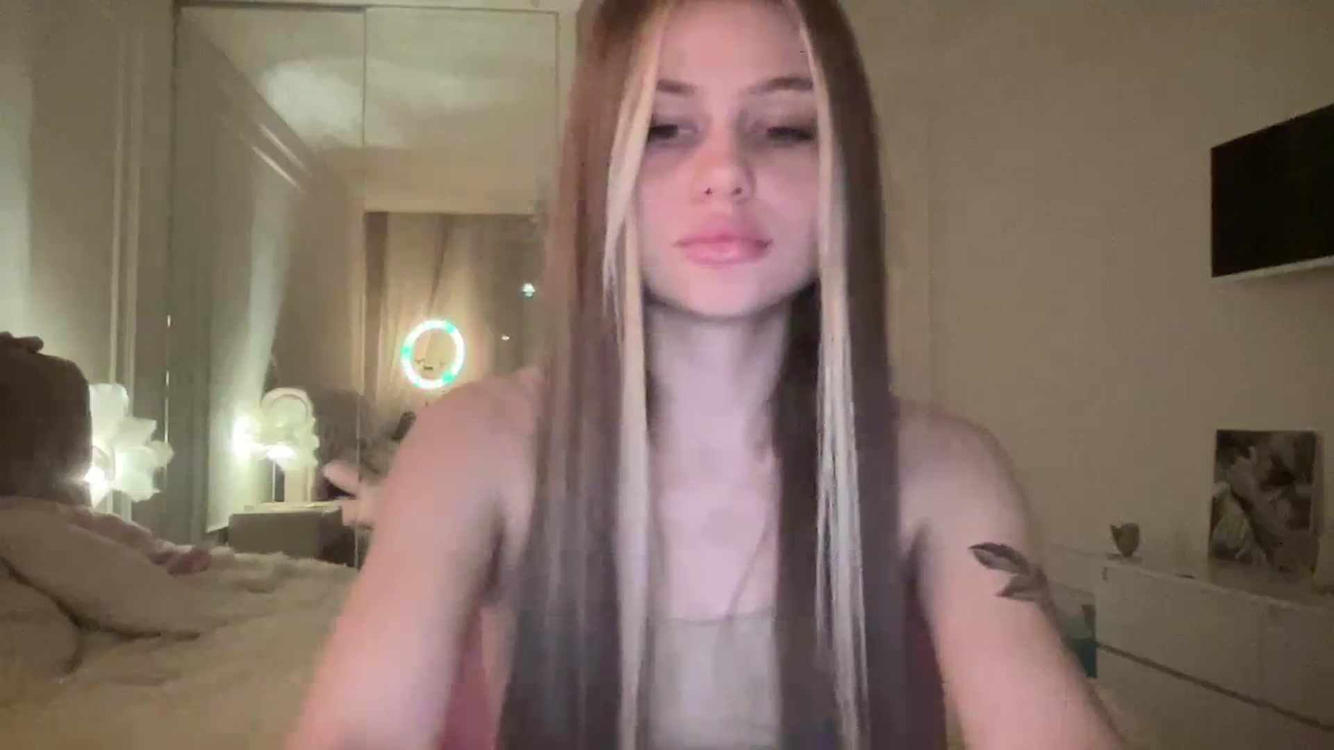 Gallery image thumbnail from StellaSol's myfreecams stream on, 02/09/2024, 18:39 image 6 of 20