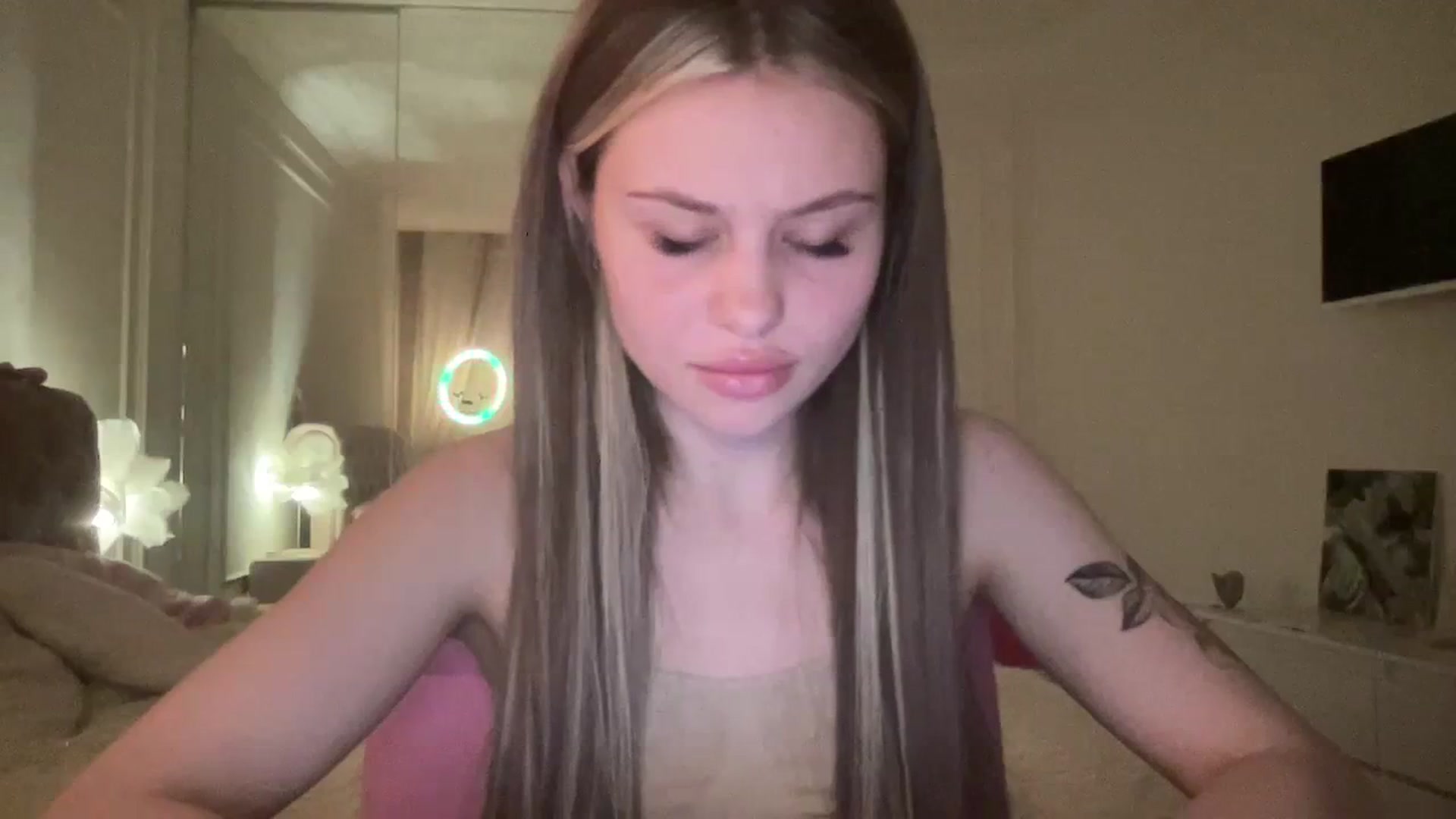 Gallery image thumbnail from StellaSol's myfreecams stream on, 02/09/2024, 18:39 image 18 of 20