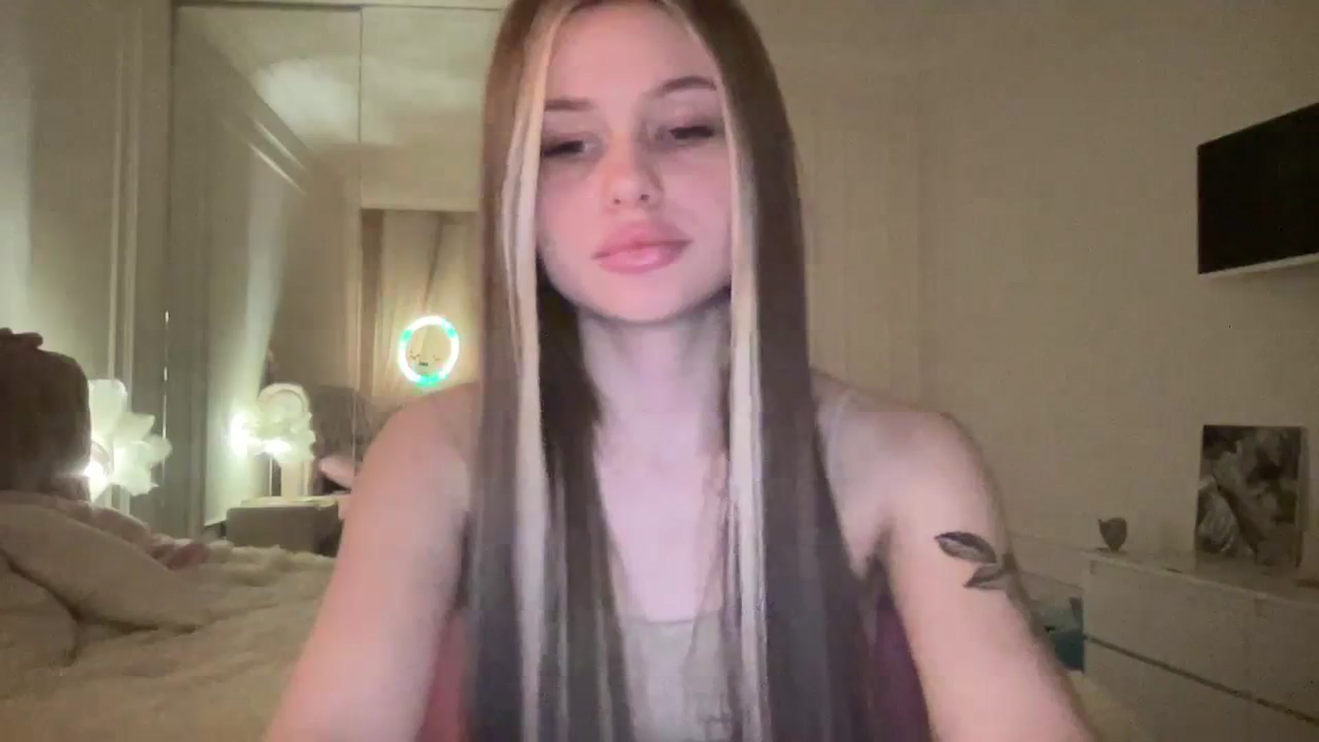 Gallery image thumbnail from StellaSol's myfreecams stream on, 02/09/2024, 18:39 image 8 of 20