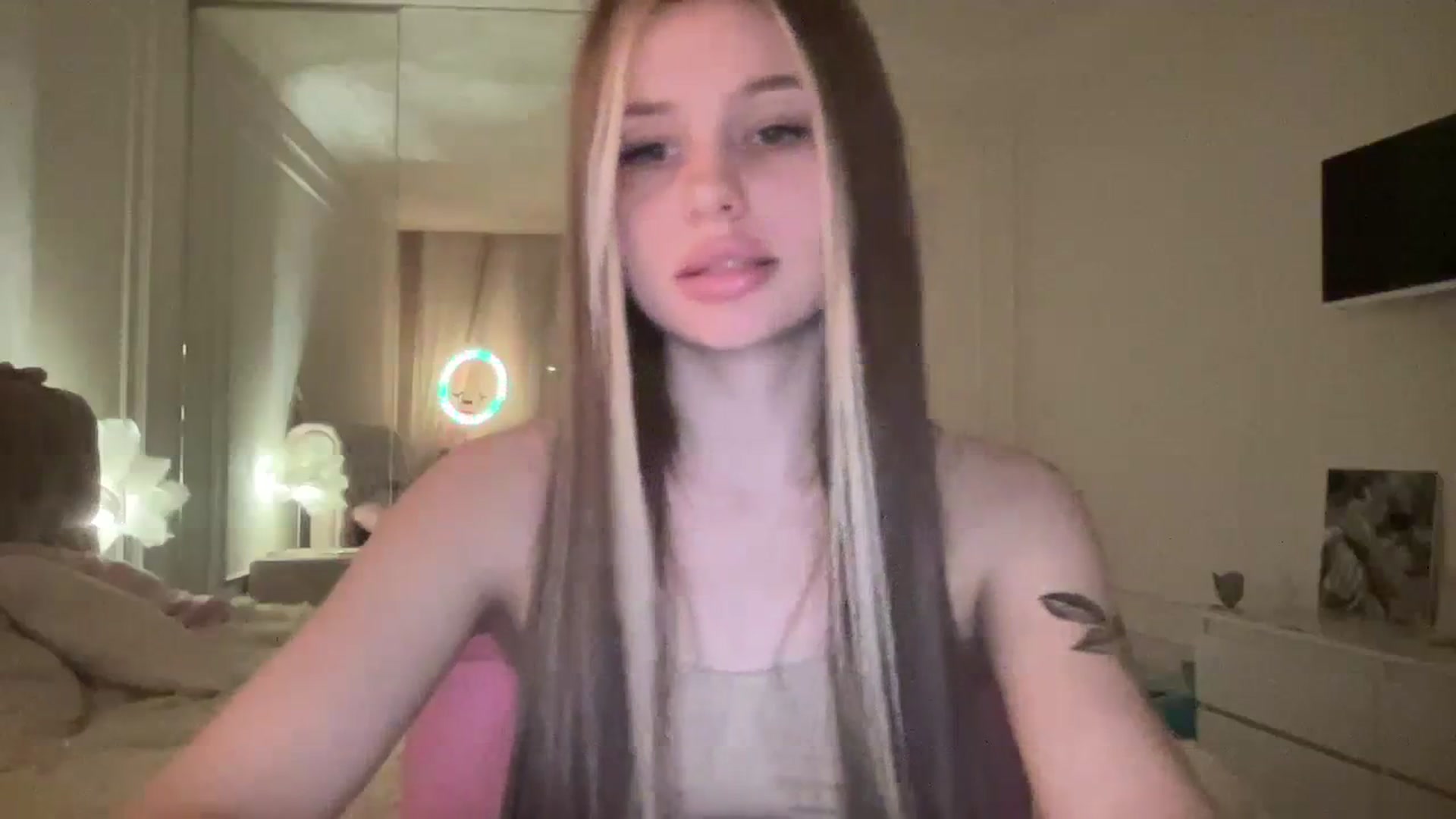 Gallery image thumbnail from StellaSol's myfreecams stream on, 02/09/2024, 18:39 image 4 of 20