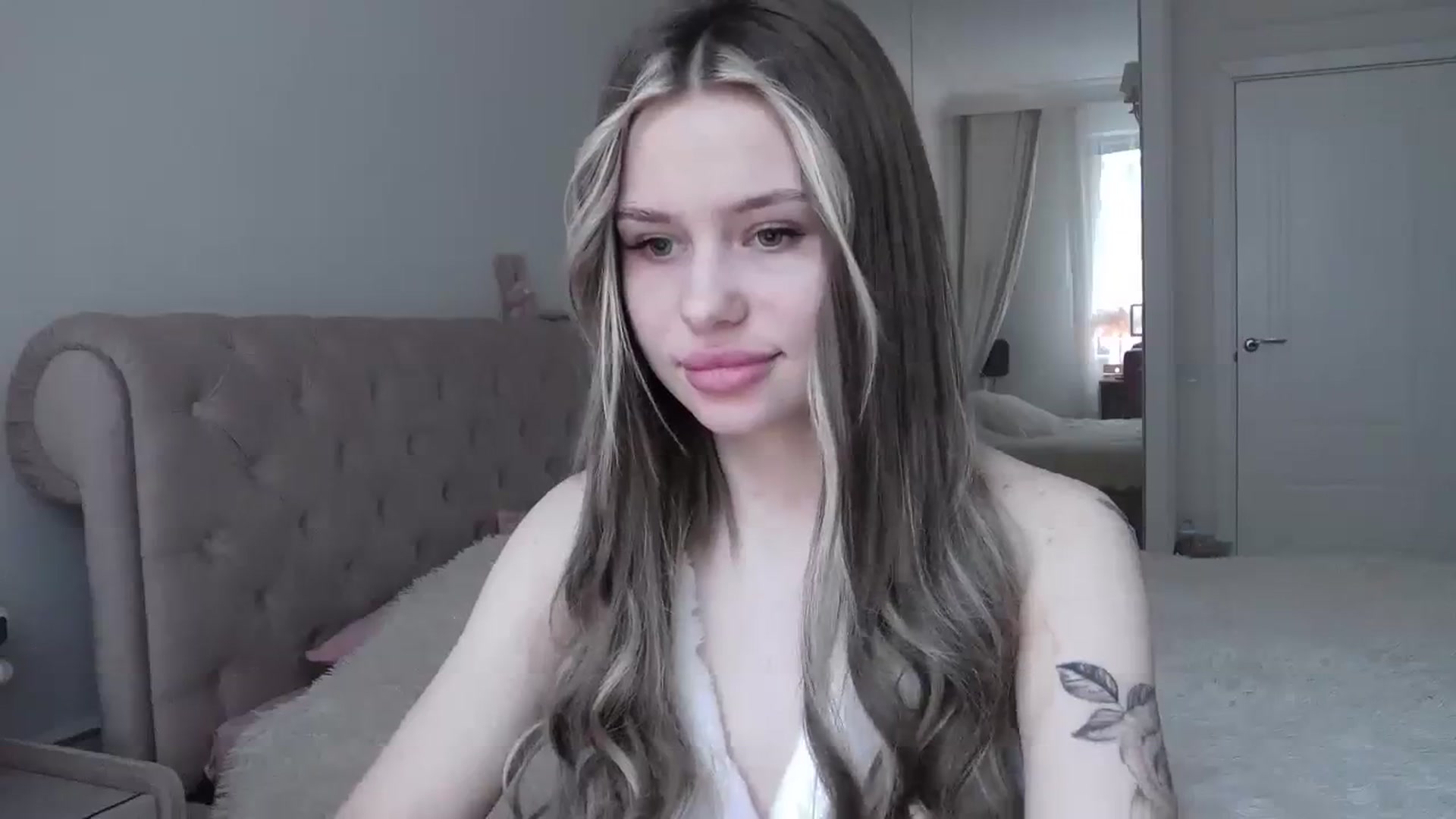 Gallery image thumbnail from StellaSol's myfreecams stream on, 02/10/2024, 08:32 image 2 of 20