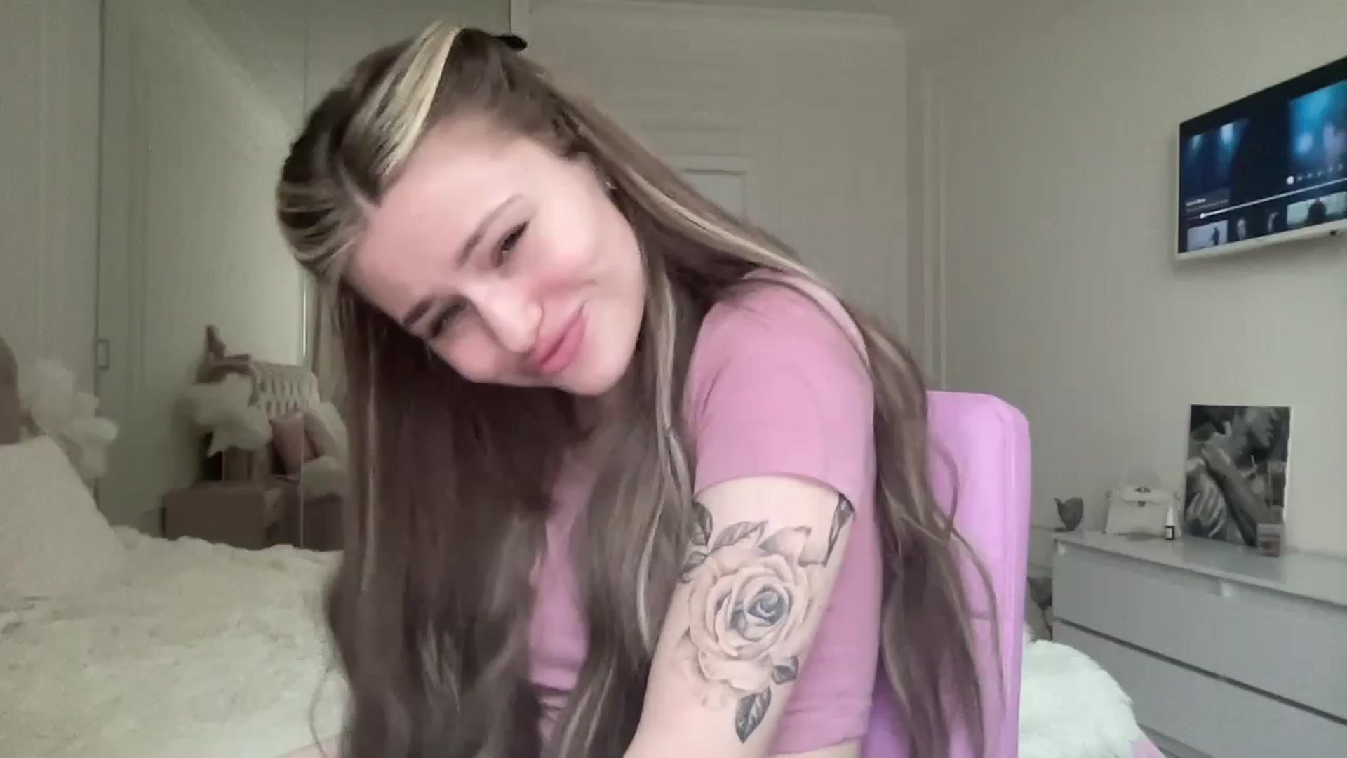 Gallery image thumbnail from StellaSol's myfreecams stream on, 02/11/2024, 13:10 image 13 of 20