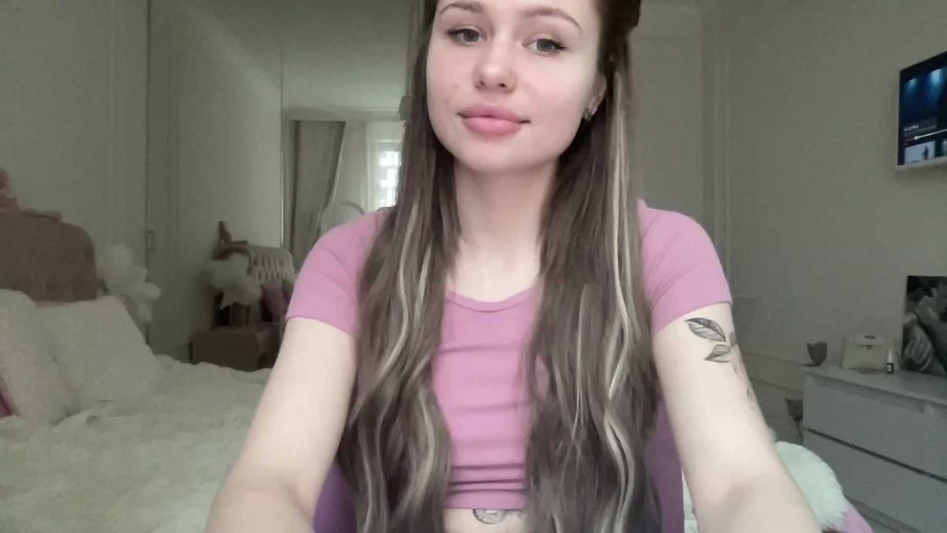 Gallery image thumbnail from StellaSol's myfreecams stream on, 02/11/2024, 14:32 image 3 of 20