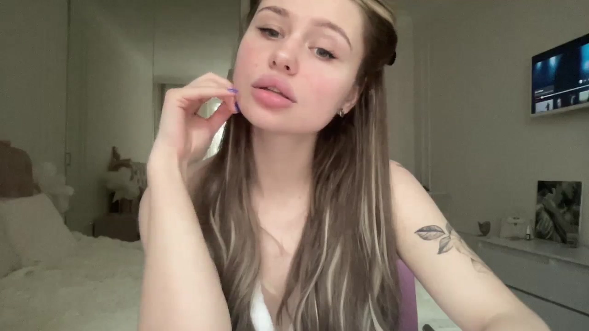 Gallery image thumbnail from StellaSol's myfreecams stream on, 02/11/2024, 14:32 image 15 of 20