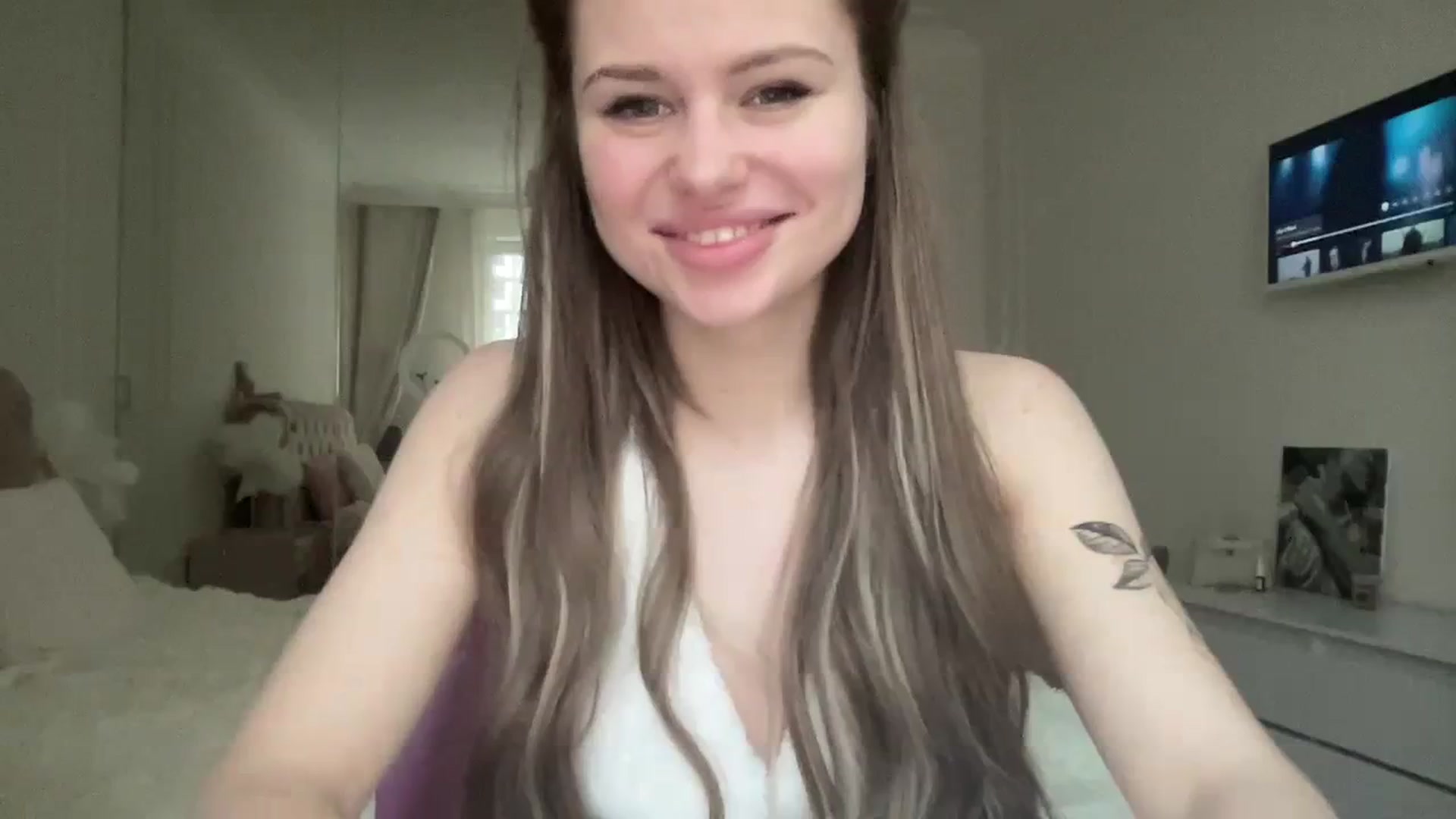 Gallery image thumbnail from StellaSol's myfreecams stream on, 02/11/2024, 14:32 image 10 of 20