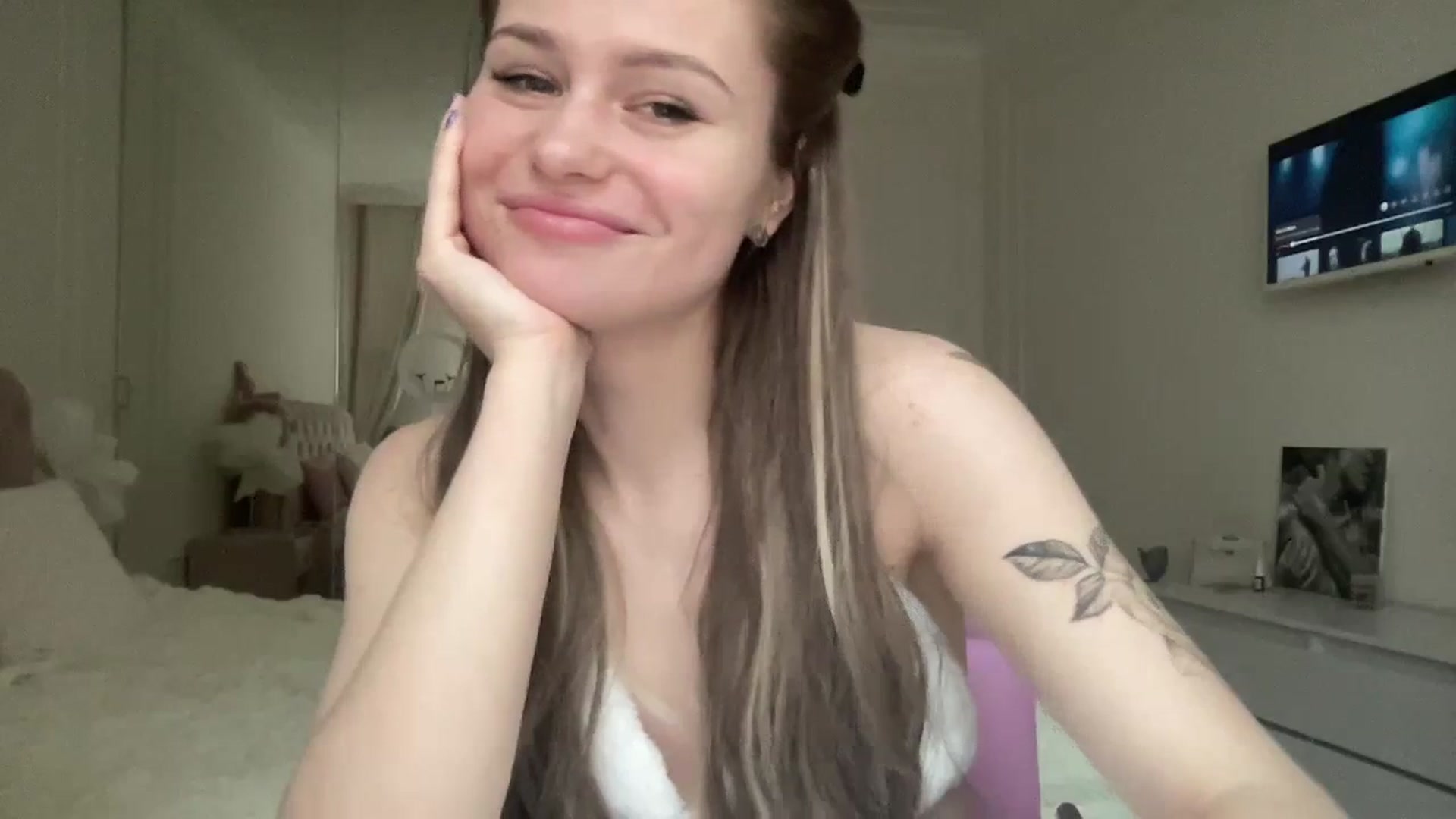Gallery image thumbnail from StellaSol's myfreecams stream on, 02/11/2024, 14:32 image 7 of 20
