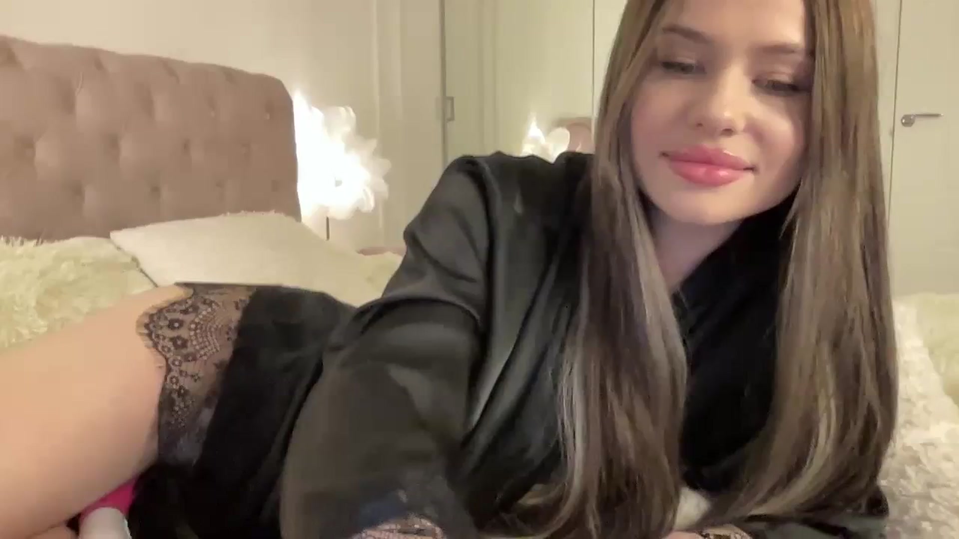 Gallery image thumbnail from StellaSol's myfreecams stream on, 03/02/2024, 18:49 image 17 of 20