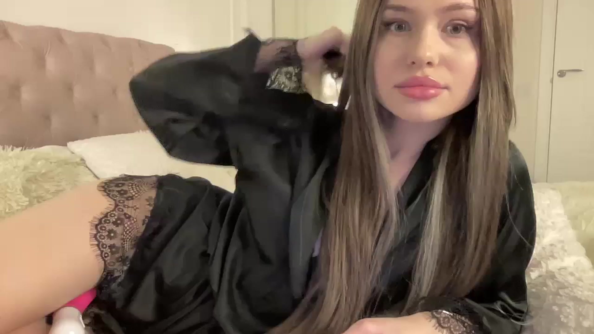 Gallery image thumbnail from StellaSol's myfreecams stream on, 03/02/2024, 18:49 image 13 of 20