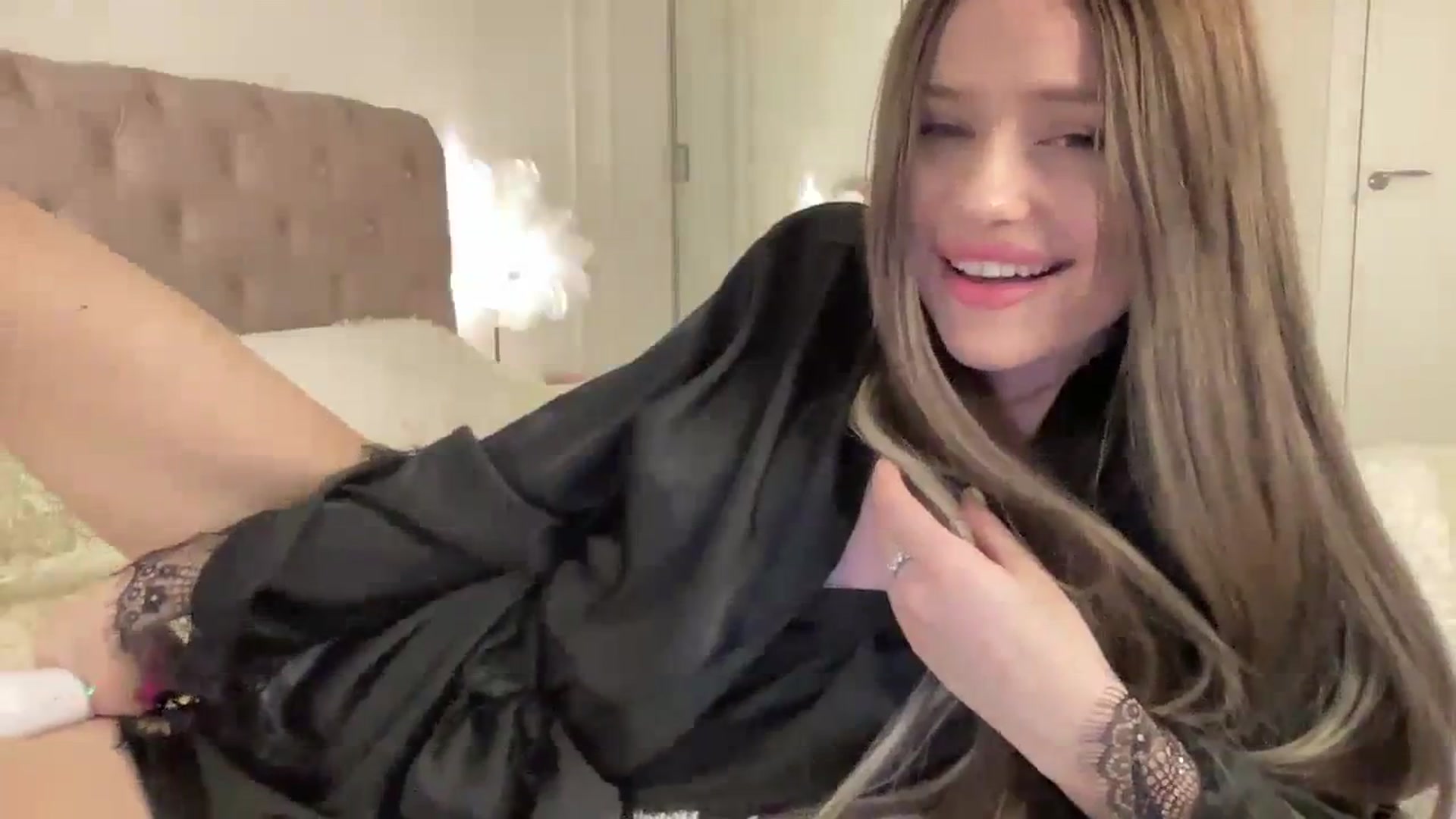 Gallery image thumbnail from StellaSol's myfreecams stream on, 03/02/2024, 18:49 image 19 of 20