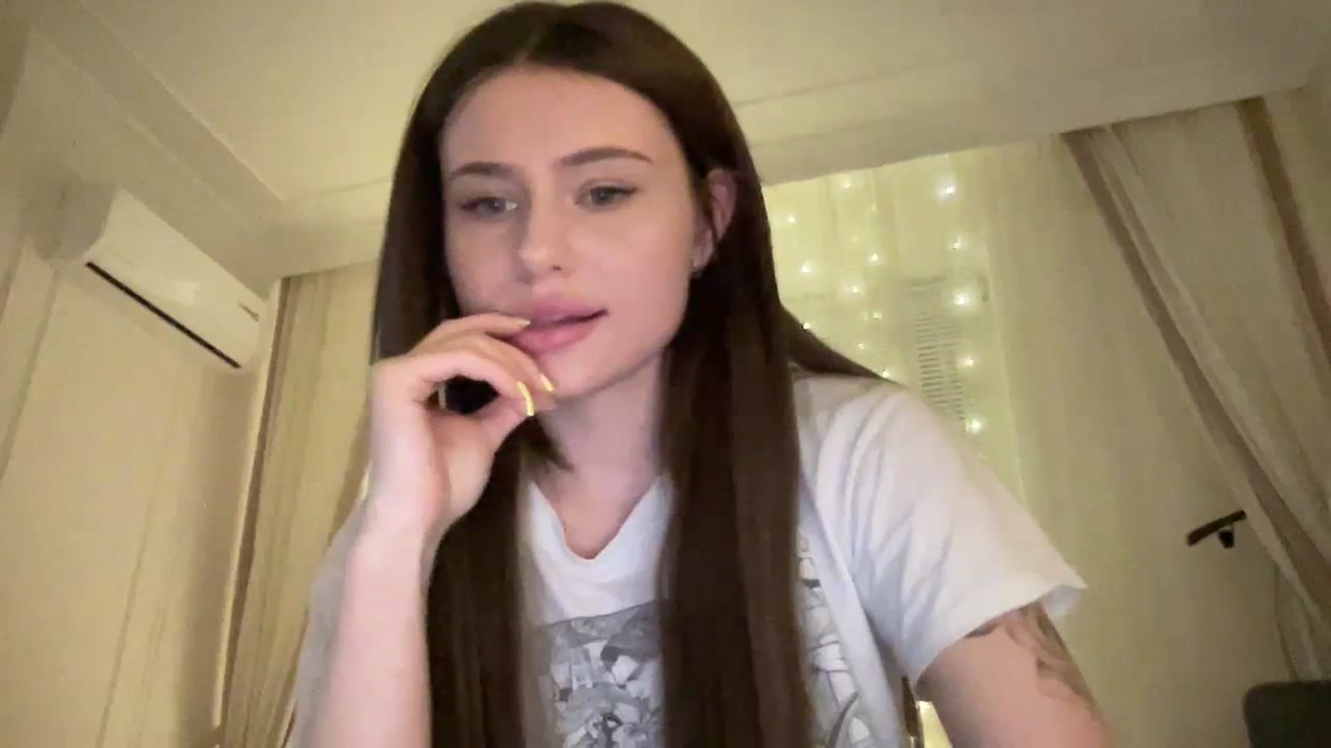 Gallery image thumbnail from StellaSol's myfreecams stream on, 03/04/2024, 17:03 image 19 of 20